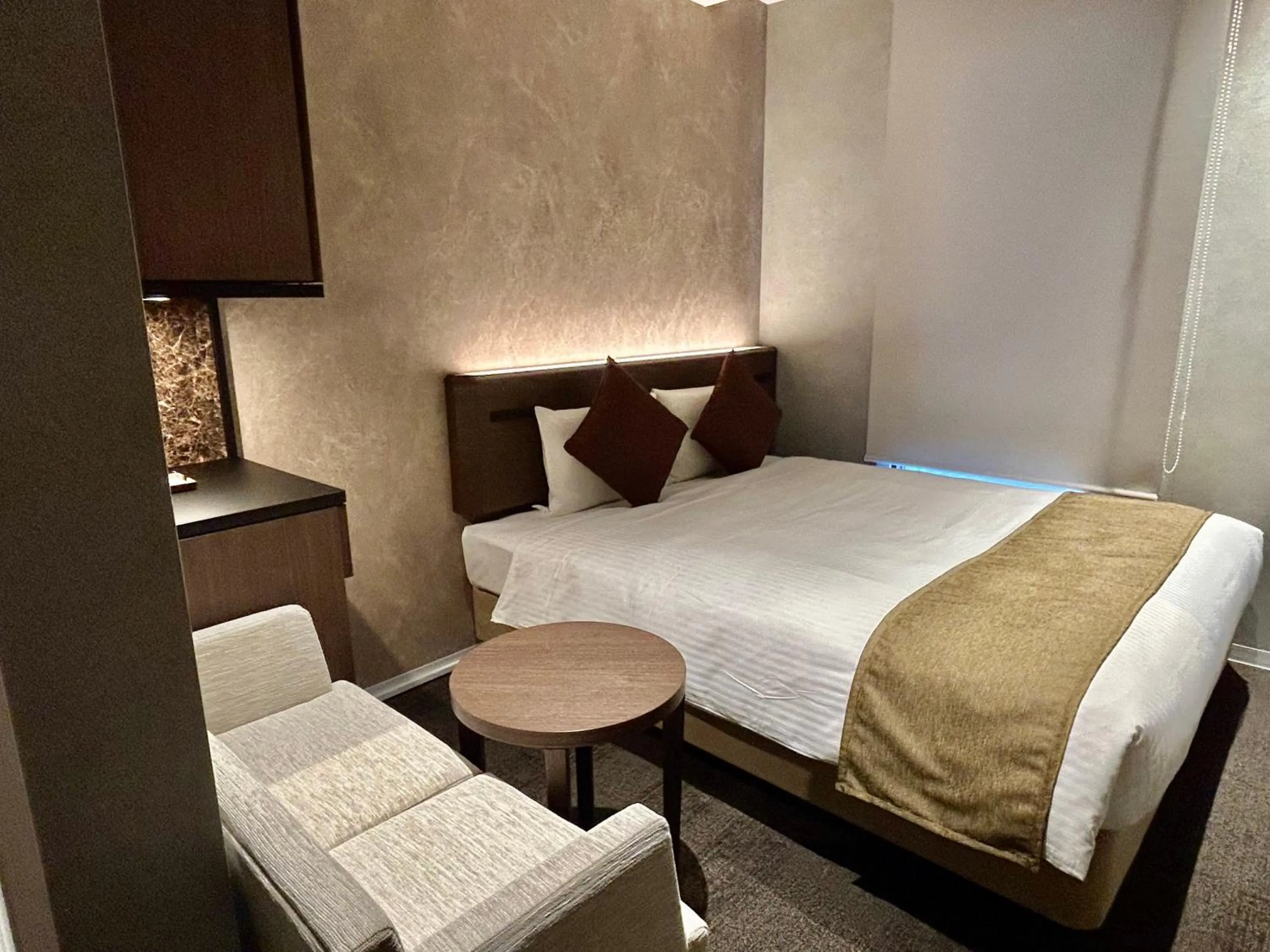 Photo of the whole room, Bed in Ginza International Hotel