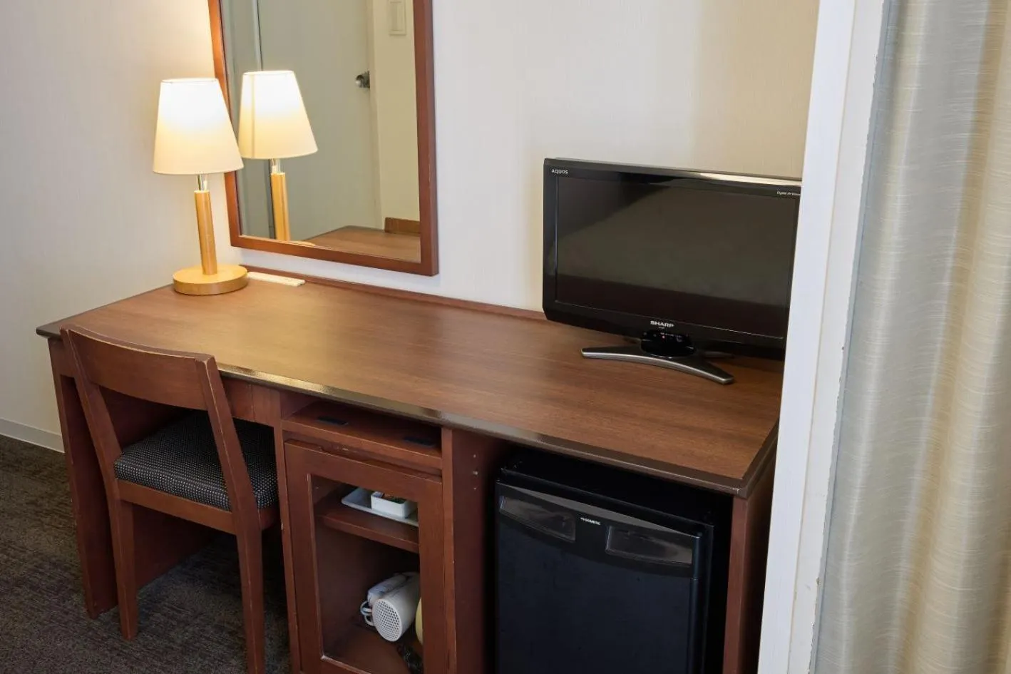 Photo of the whole room in Ginza International Hotel