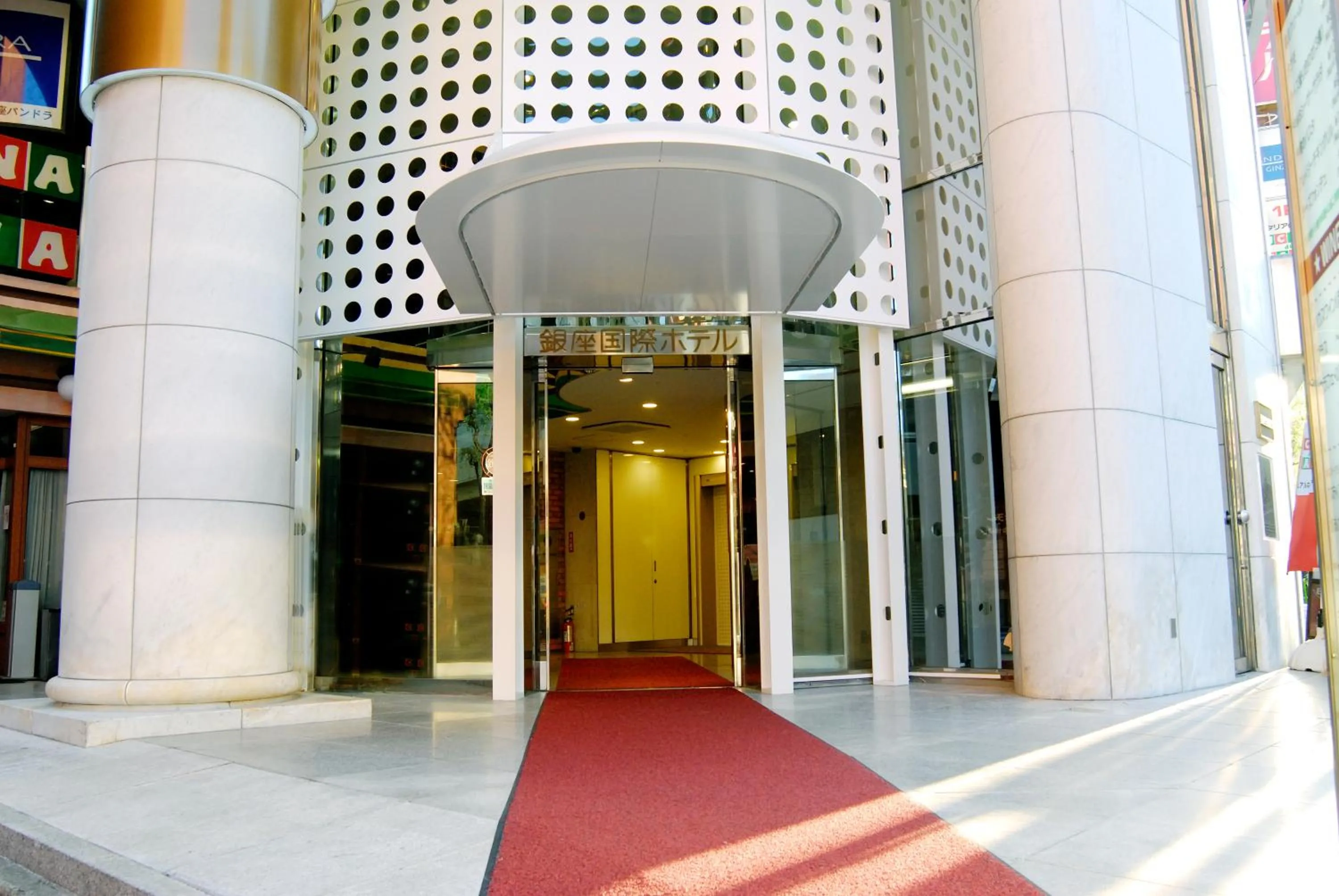 Facade/entrance in Ginza International Hotel