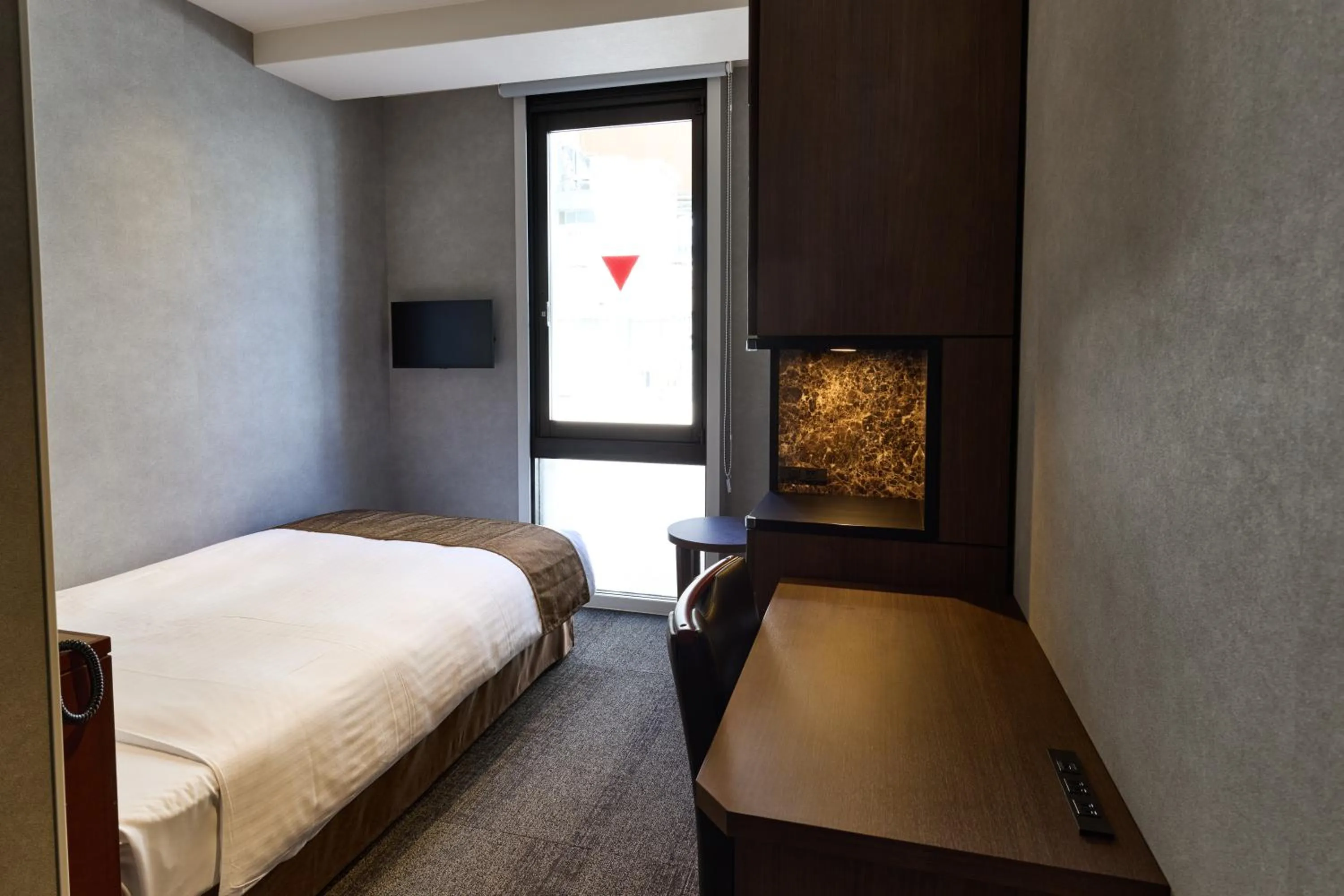 Photo of the whole room, Bed in Ginza International Hotel