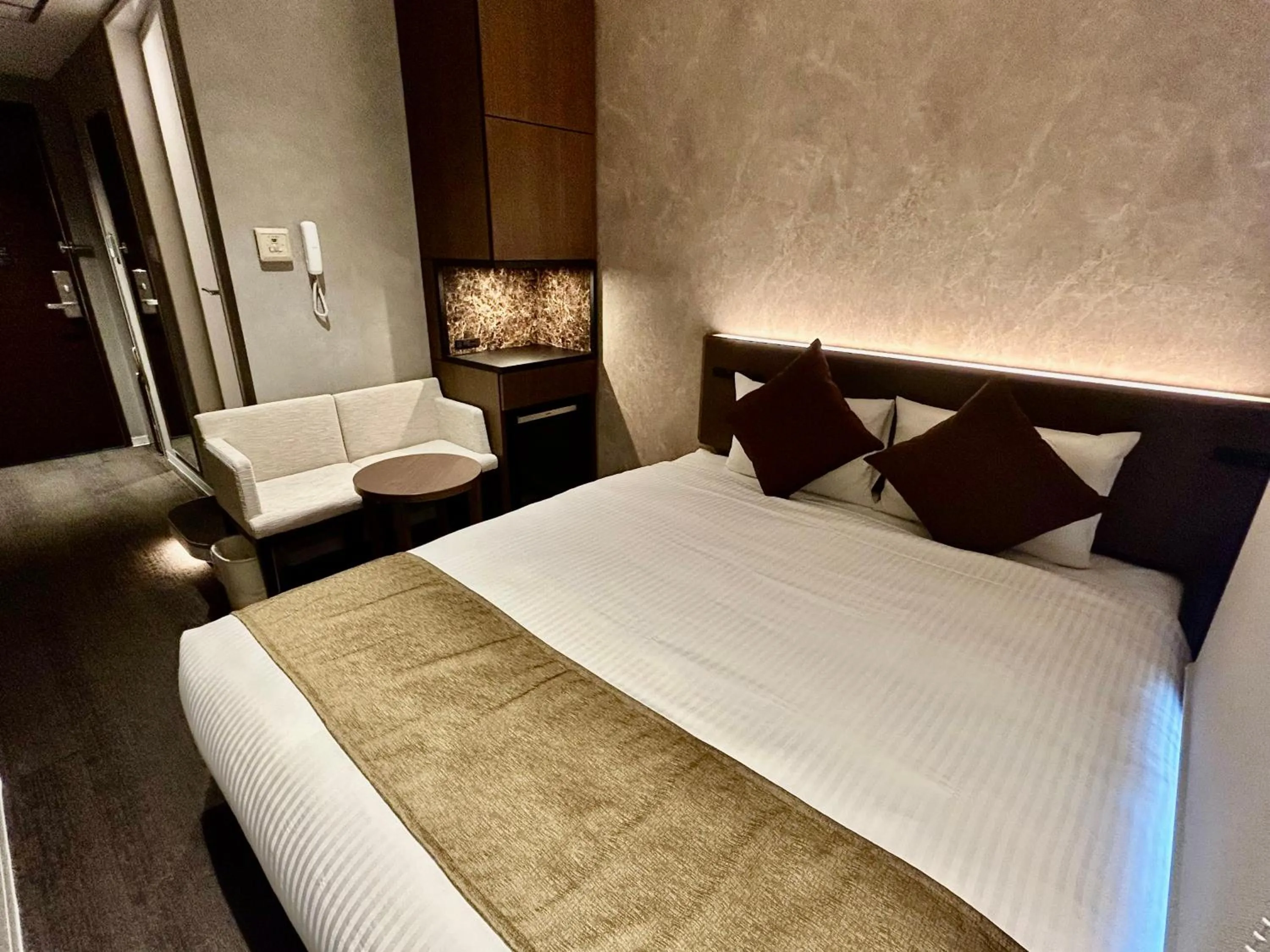 Bed in Ginza International Hotel