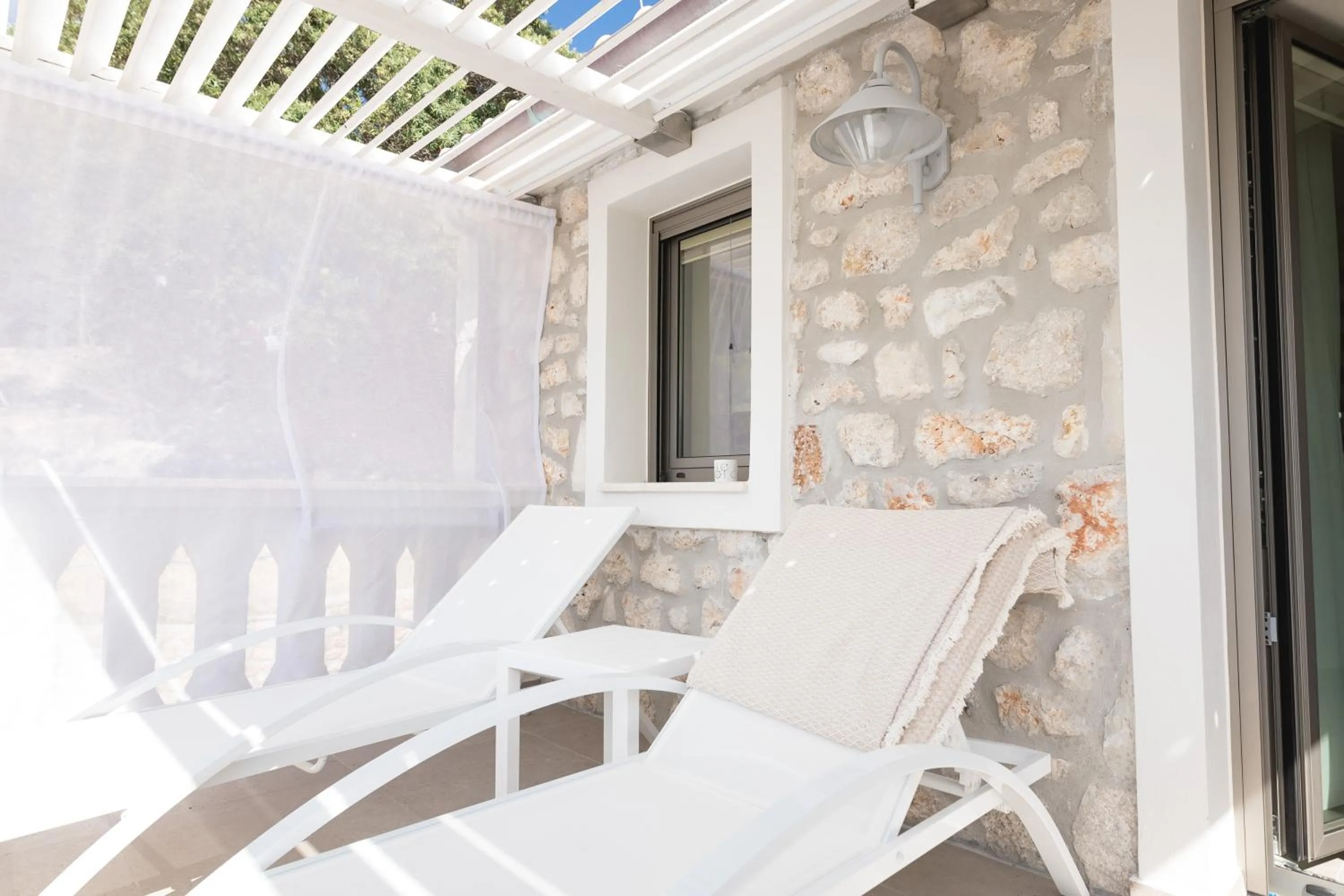 Anemolia Parga Suites