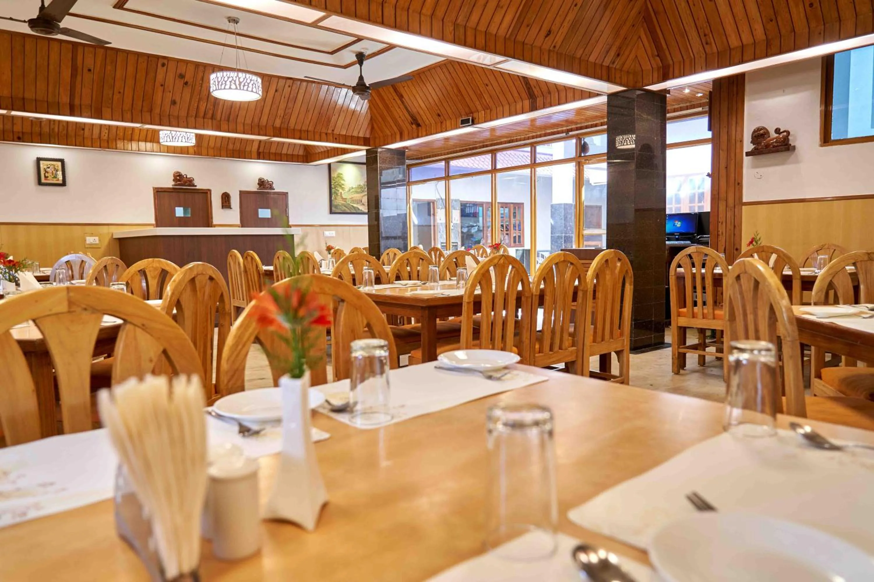 Restaurant/places to eat in Hotel Mamallaa Heritage