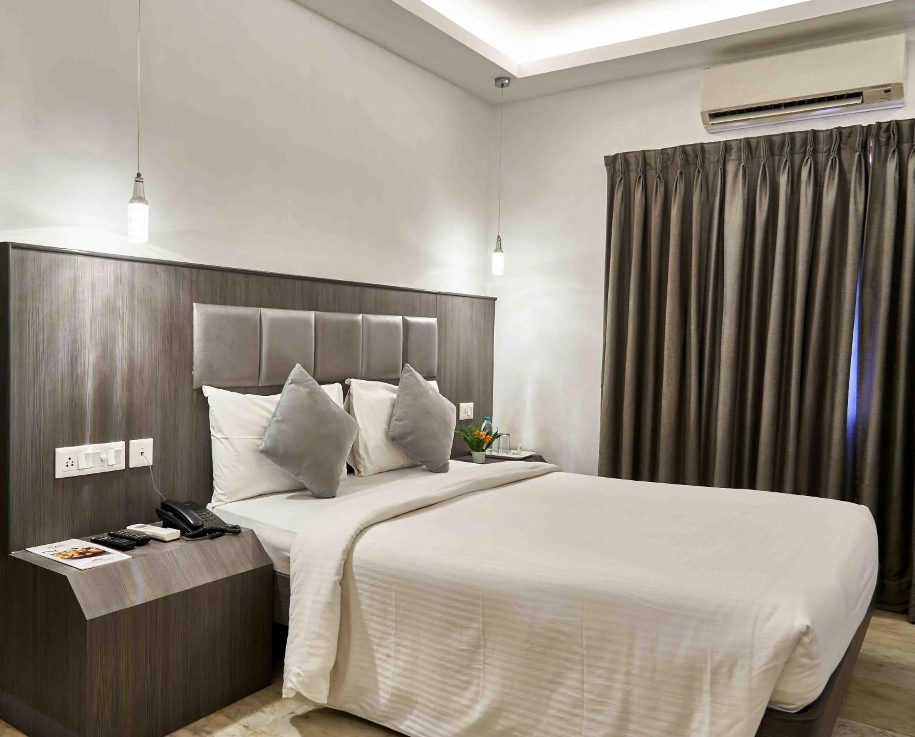 Bed in Hotel Mamallaa Heritage