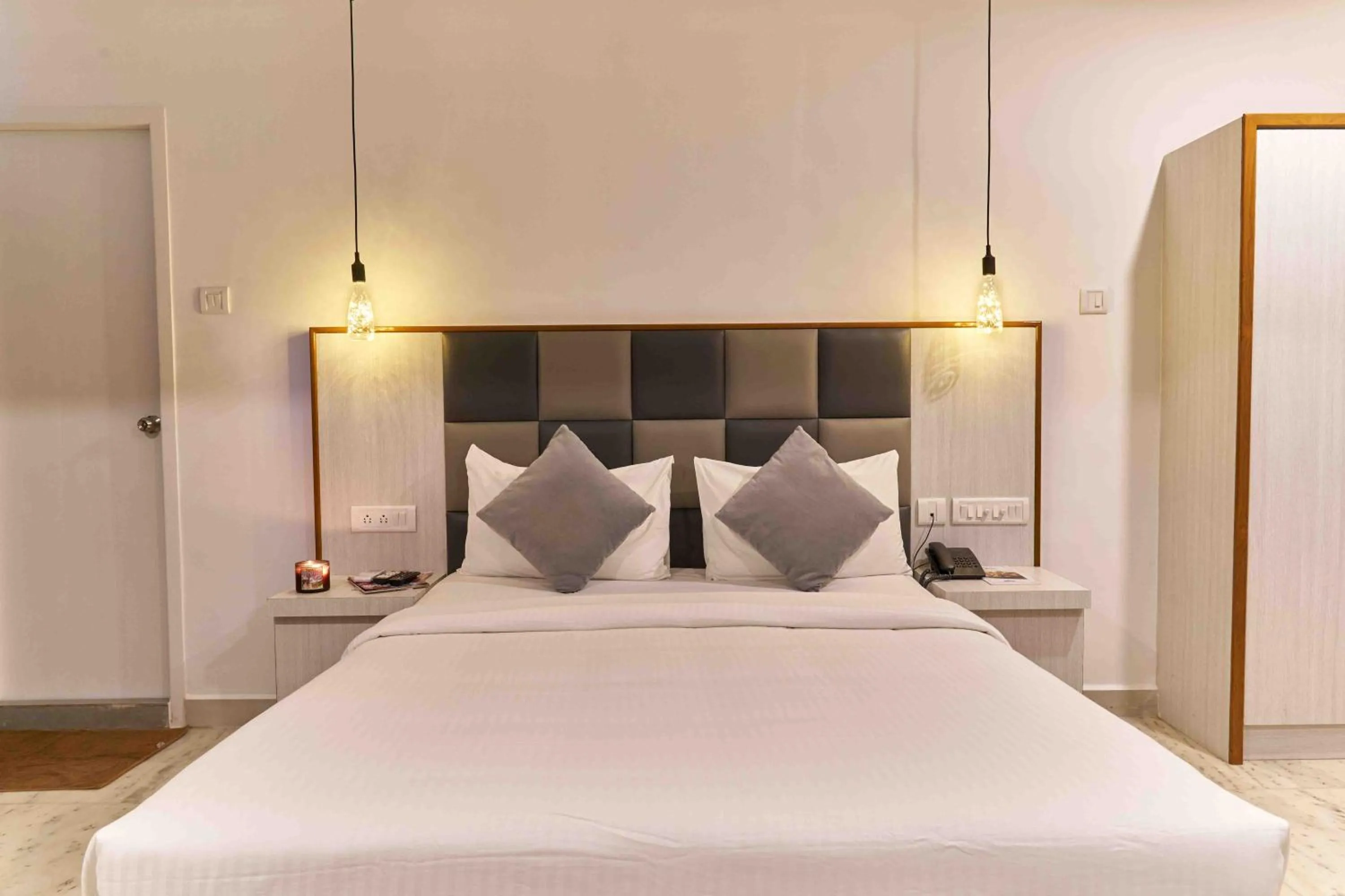 Bed in Hotel Mamallaa Heritage