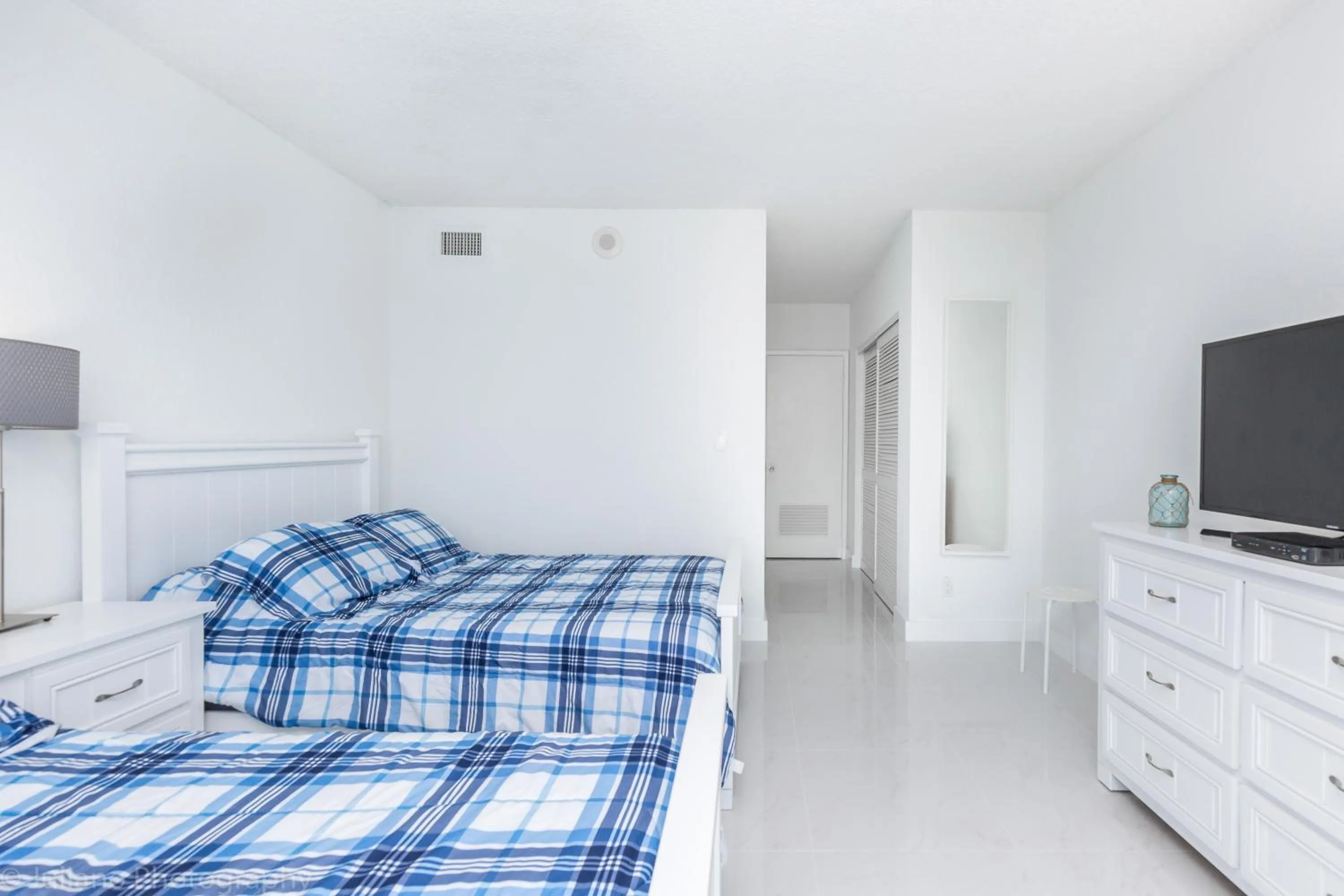 Photo of the whole room, Bed in Ocean Reserve Sunny Isles