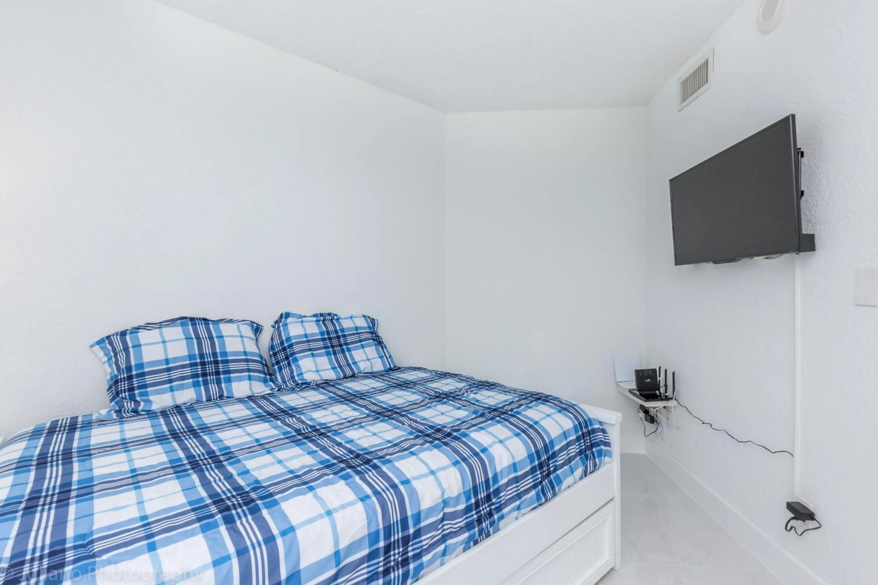 Photo of the whole room, Bed in Ocean Reserve Sunny Isles