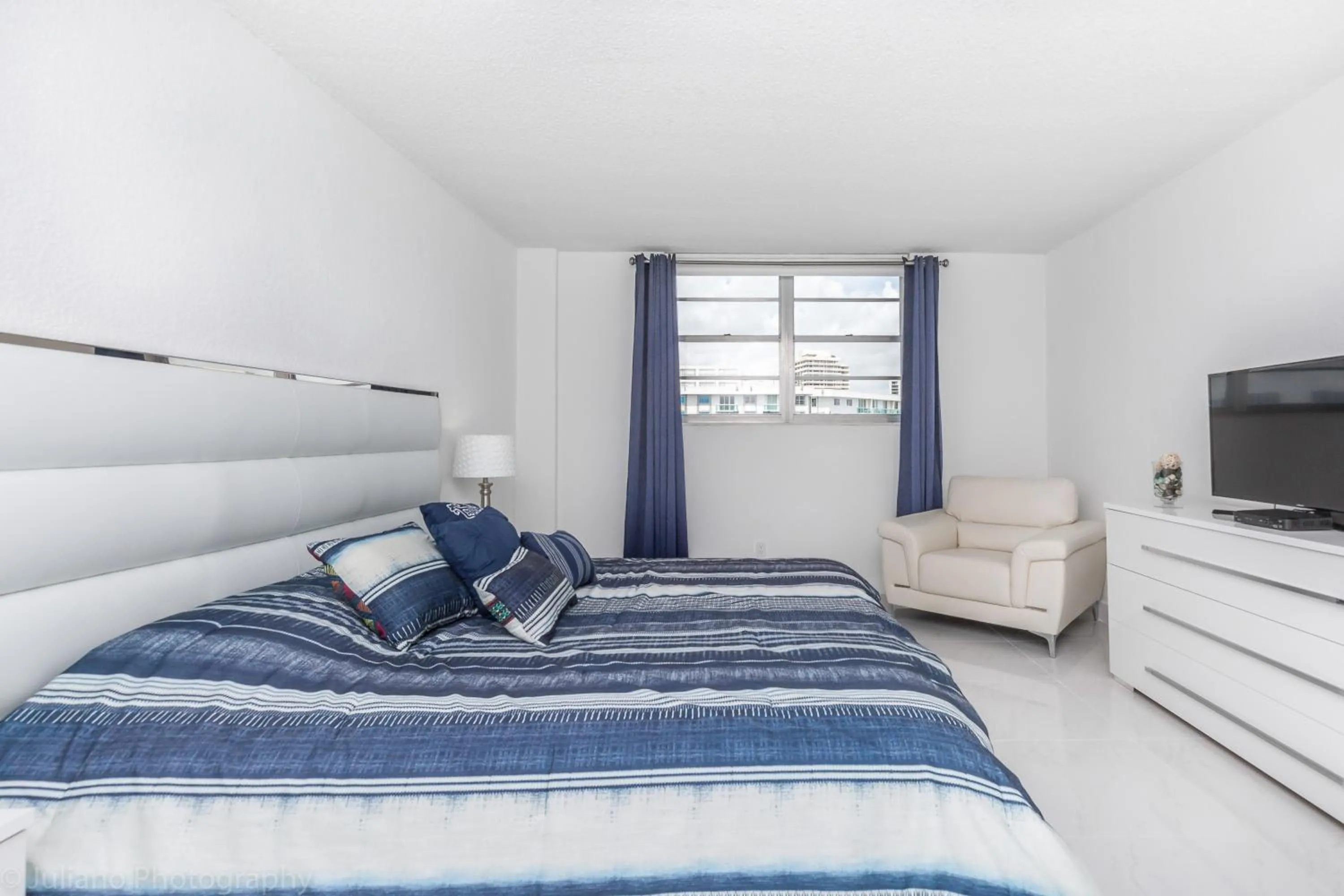 Photo of the whole room, Bed in Ocean Reserve Sunny Isles