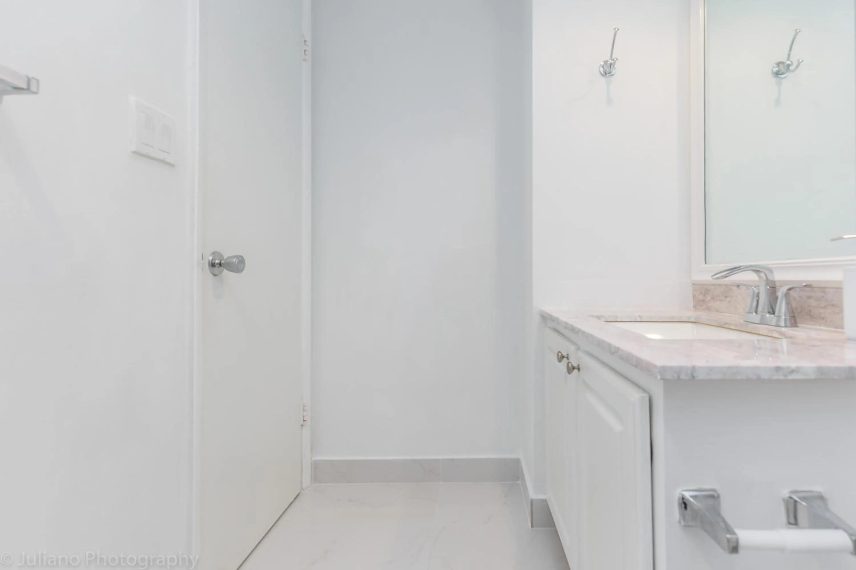 Photo of the whole room in Ocean Reserve Sunny Isles