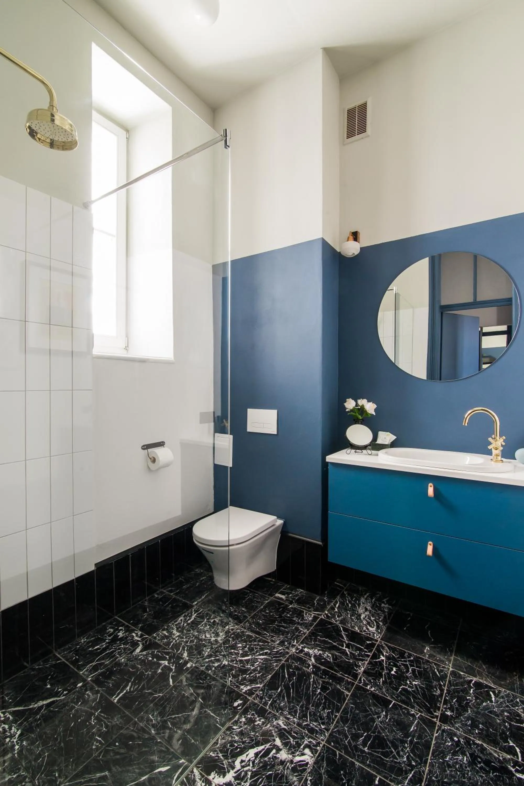 Shower in Aparthotel Nowy Świat 28