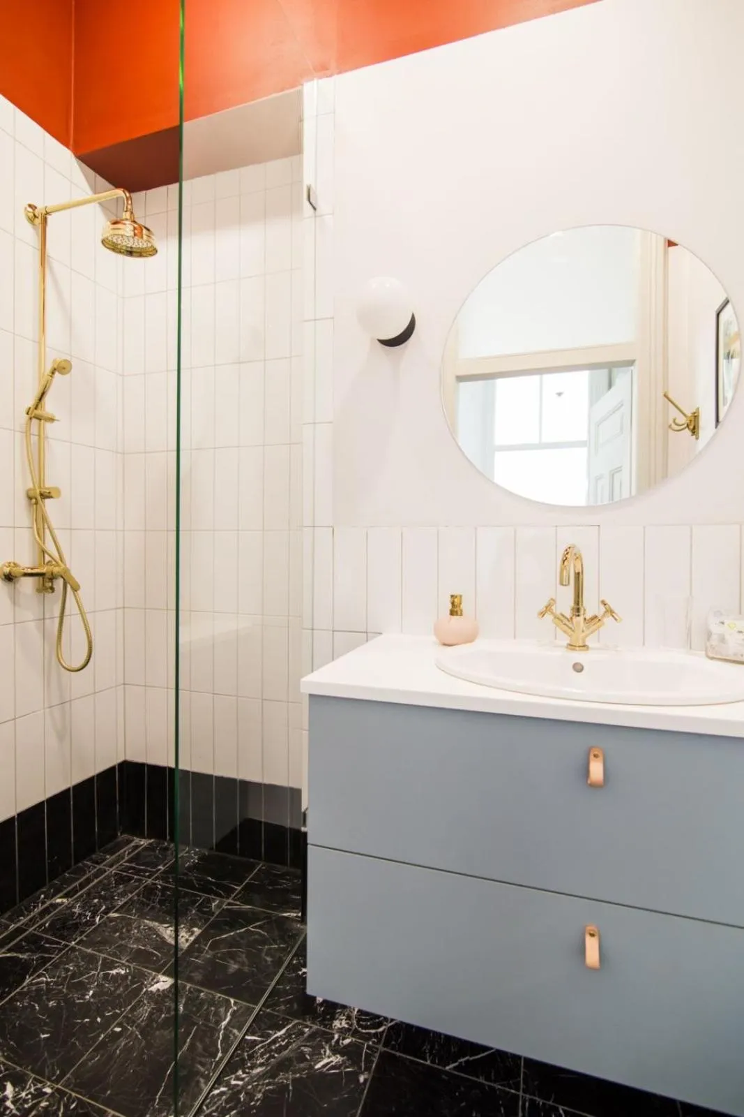 Shower in Aparthotel Nowy Świat 28