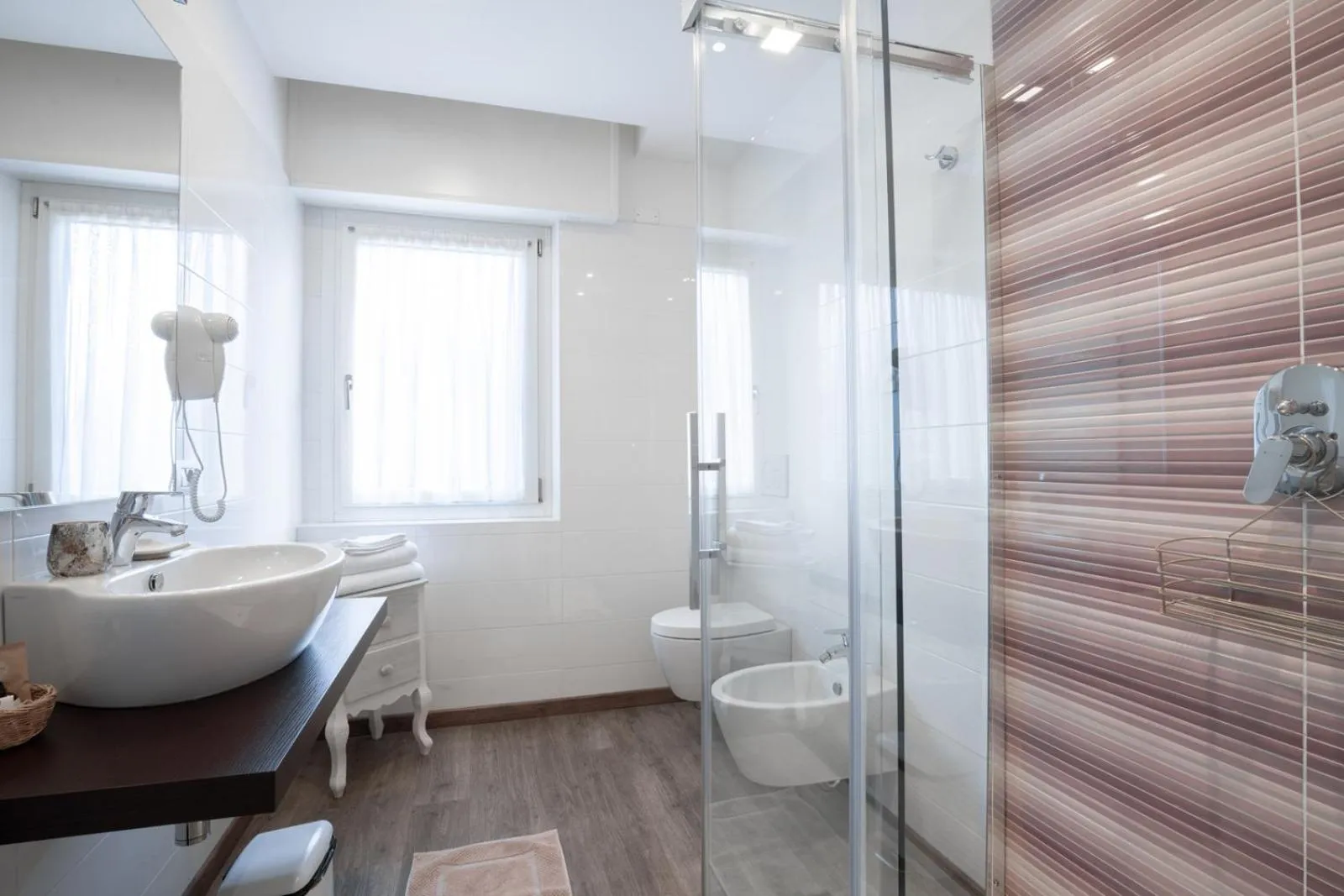 Shower in Hotel Rolly