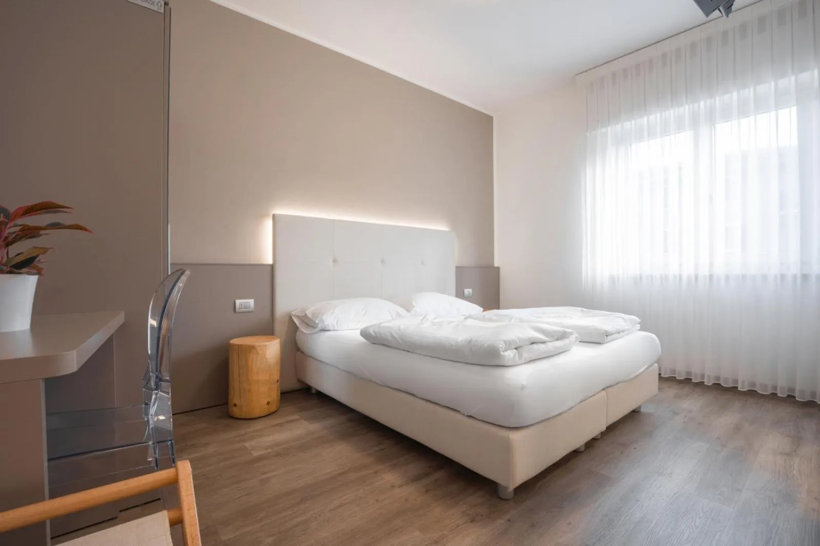 hair dresser, Bed in Hotel Rolly