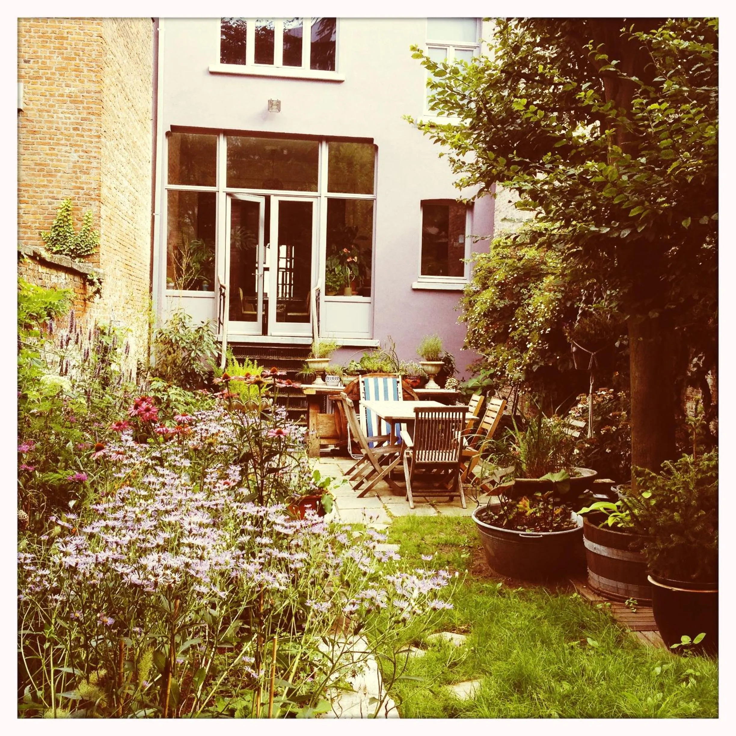 Property building in B&B Quatre20cinq