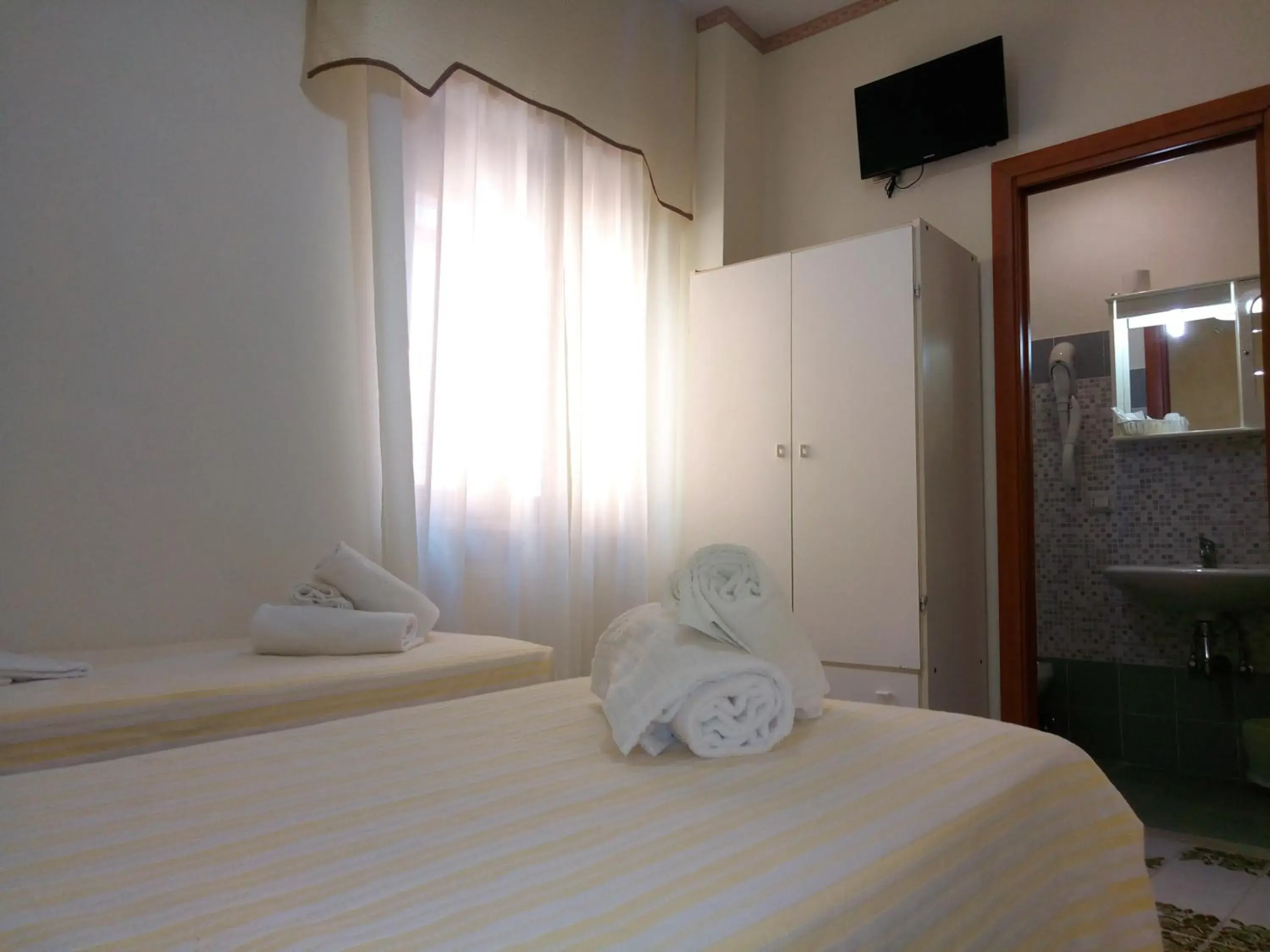 Twin Room with City View in Hotel Fleming Twin Room with City View in Hotel Fleming