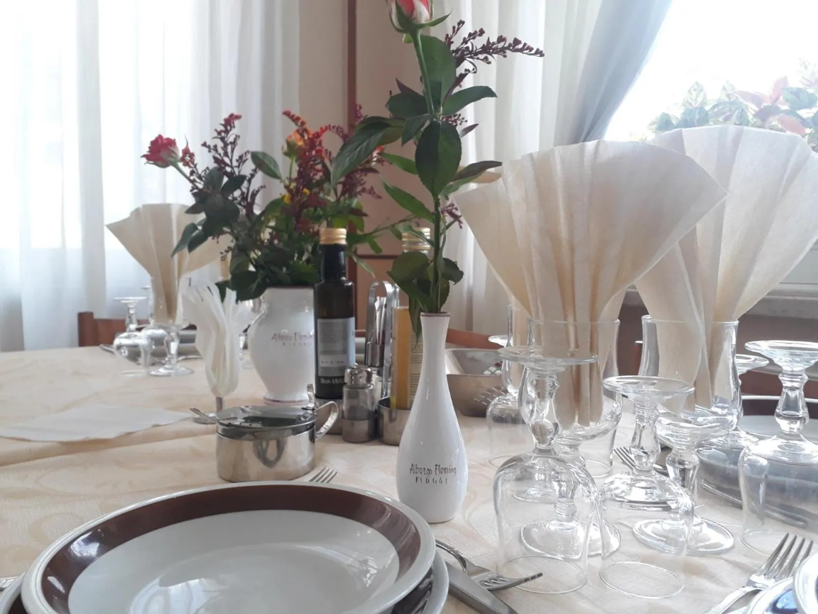 Restaurant/places to eat in Hotel Fleming