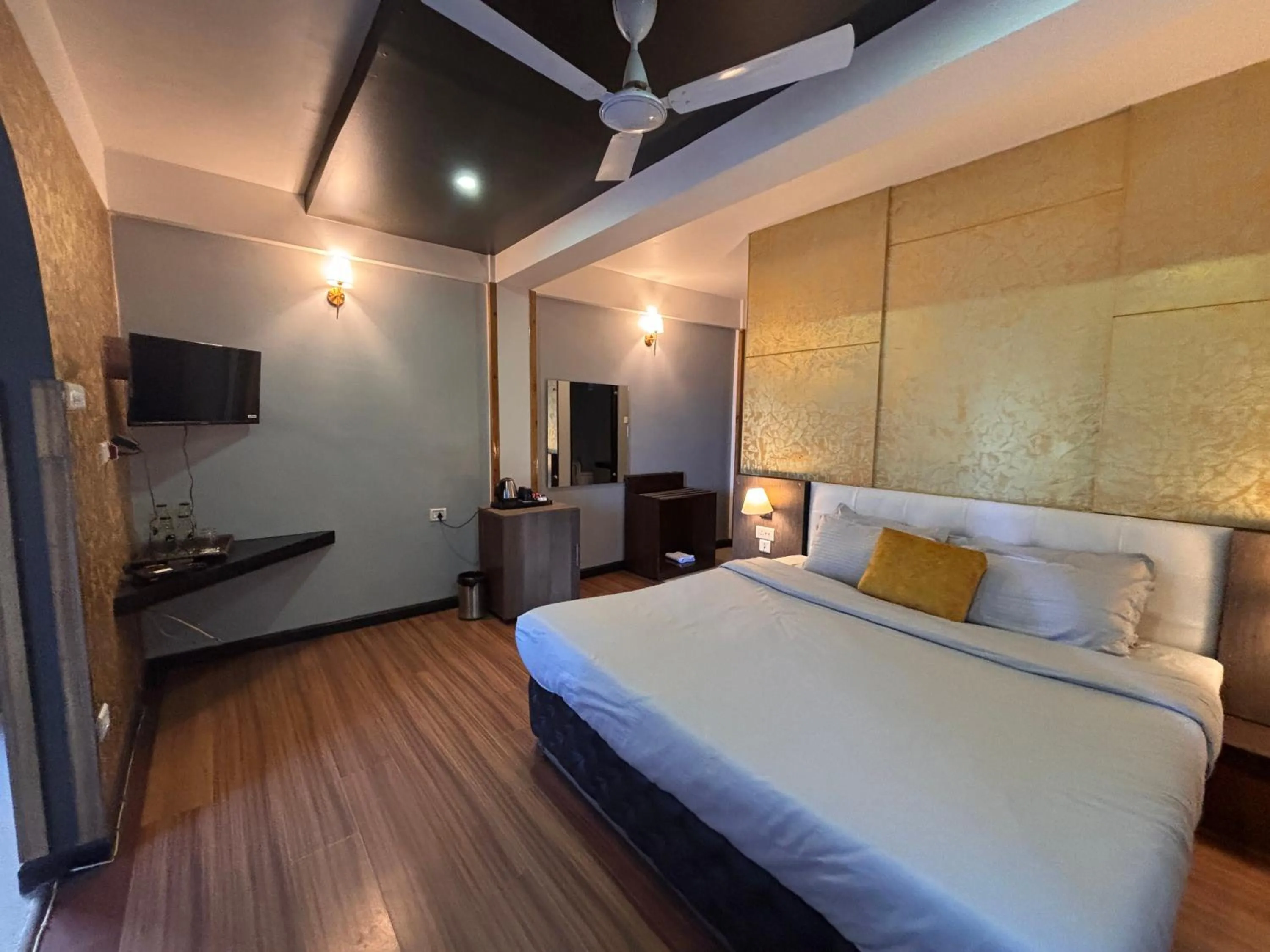 Bed in Sood's Himalayan Vista