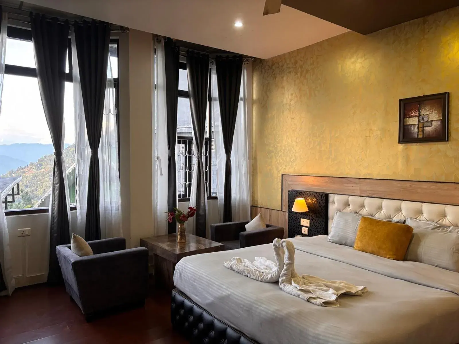 Double Room with Mountain View in Sood's Himalayan Vista Double Room with Mountain View in Sood's Himalayan Vista