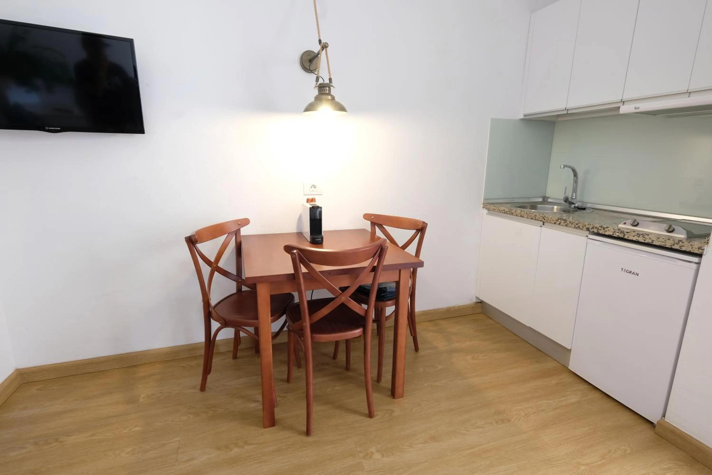 Kitchen or kitchenette in Makāi Bungalows