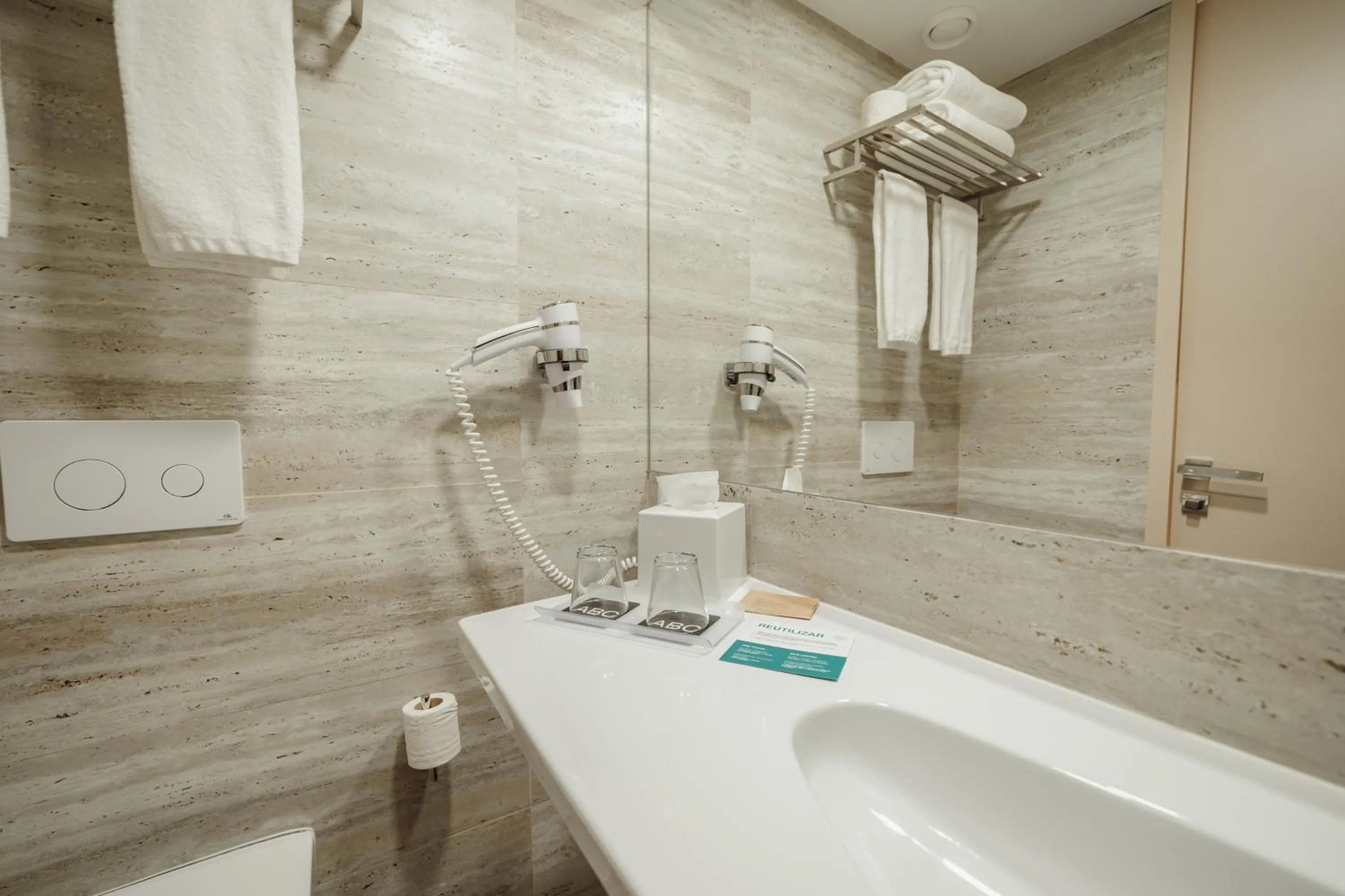 Bathroom in ABC Hotel Porto - Boavista