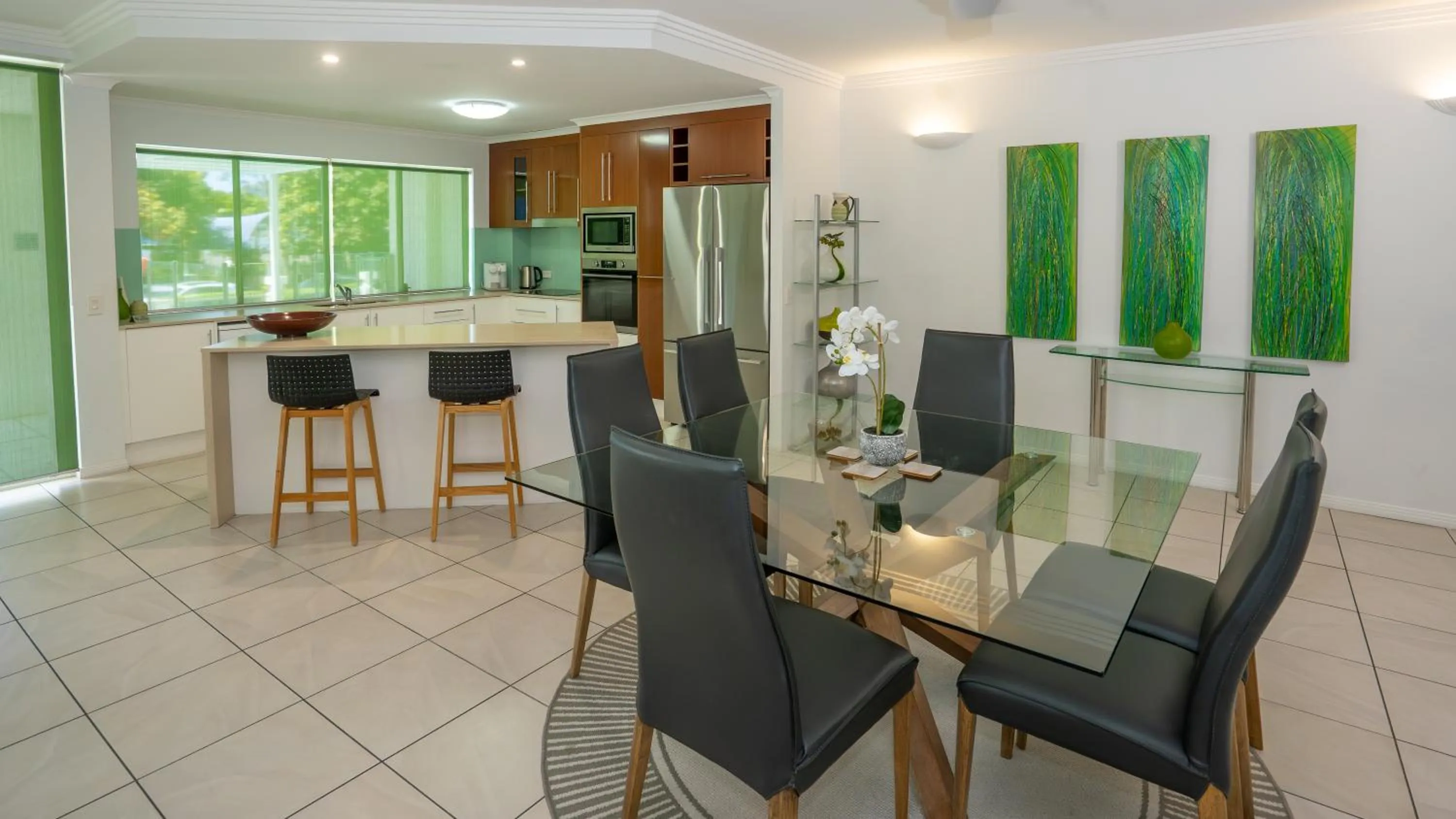 Dining area in Waters Edge Apartment Cairns