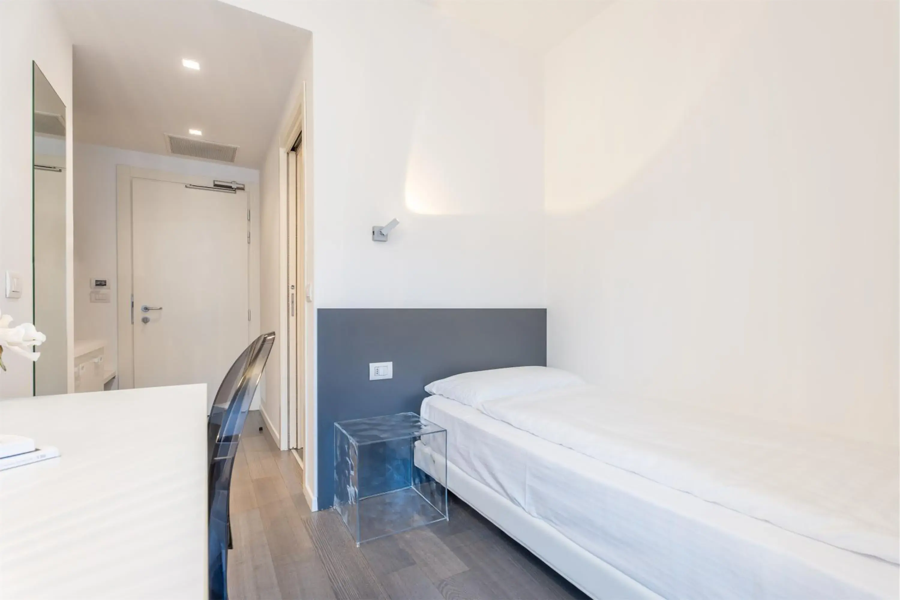 Single Room with Balcony - single occupancy in On The Rock Single Room with Balcony - single occupancy in On The Rock