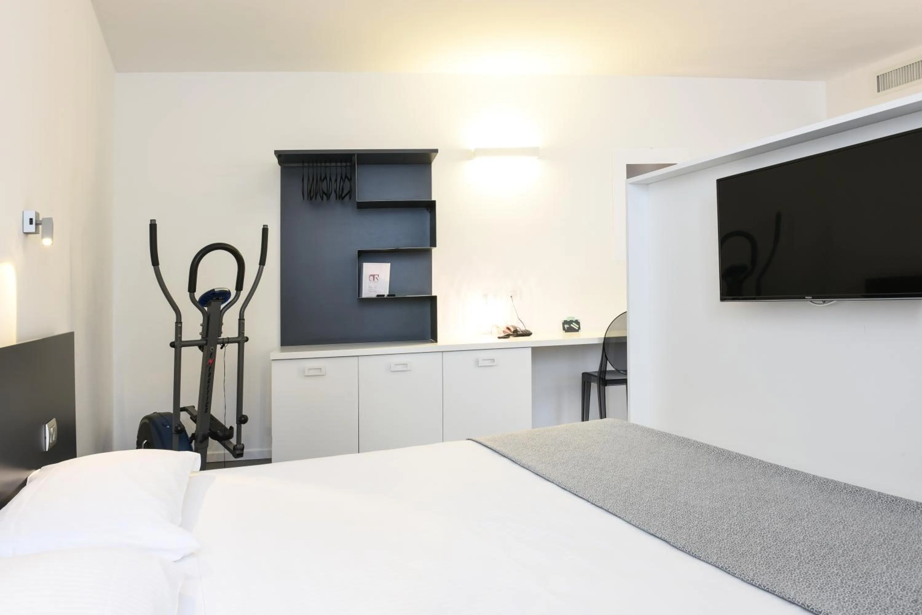 Bedroom, Bed in On The Rock