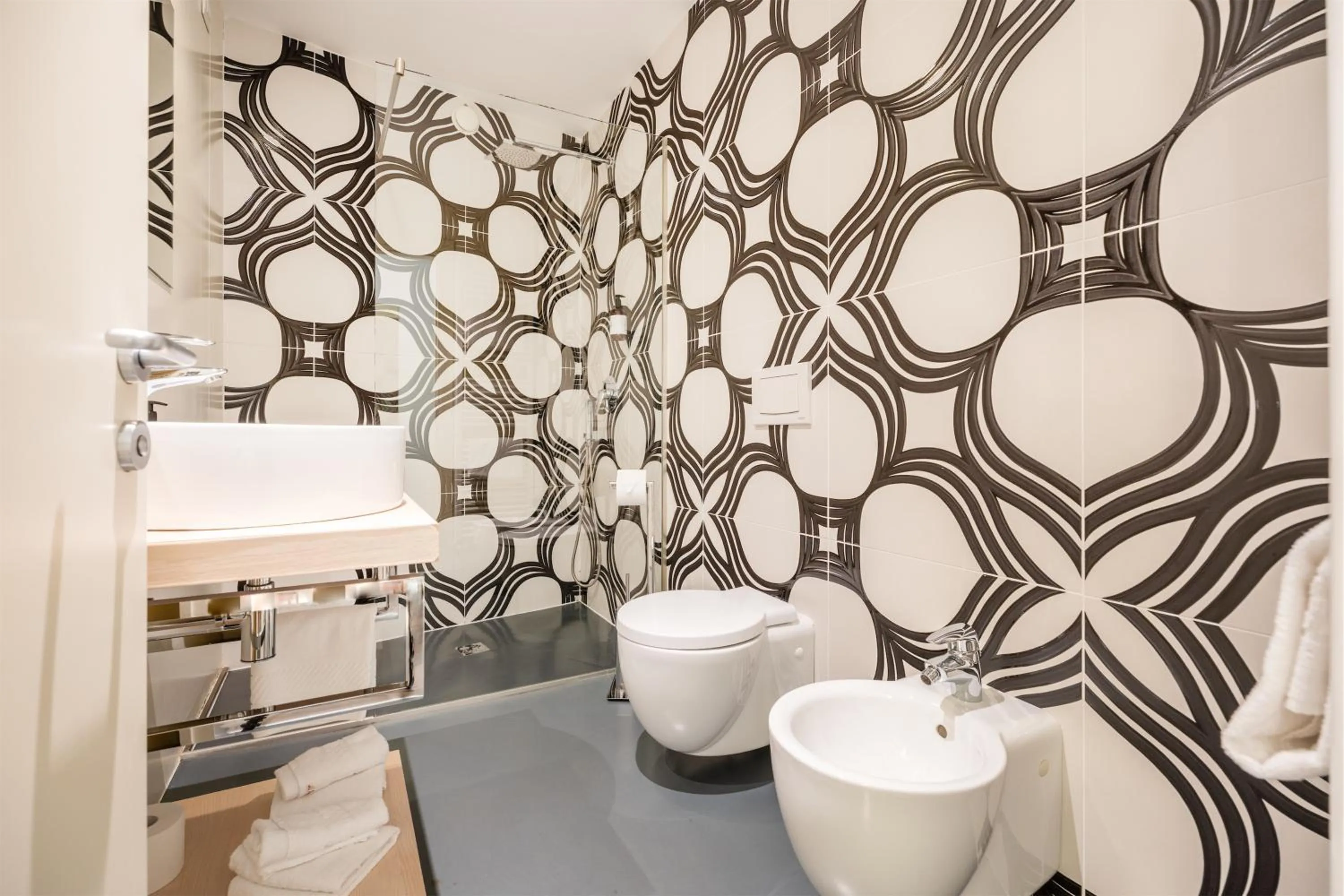 Toilet in On The Rock