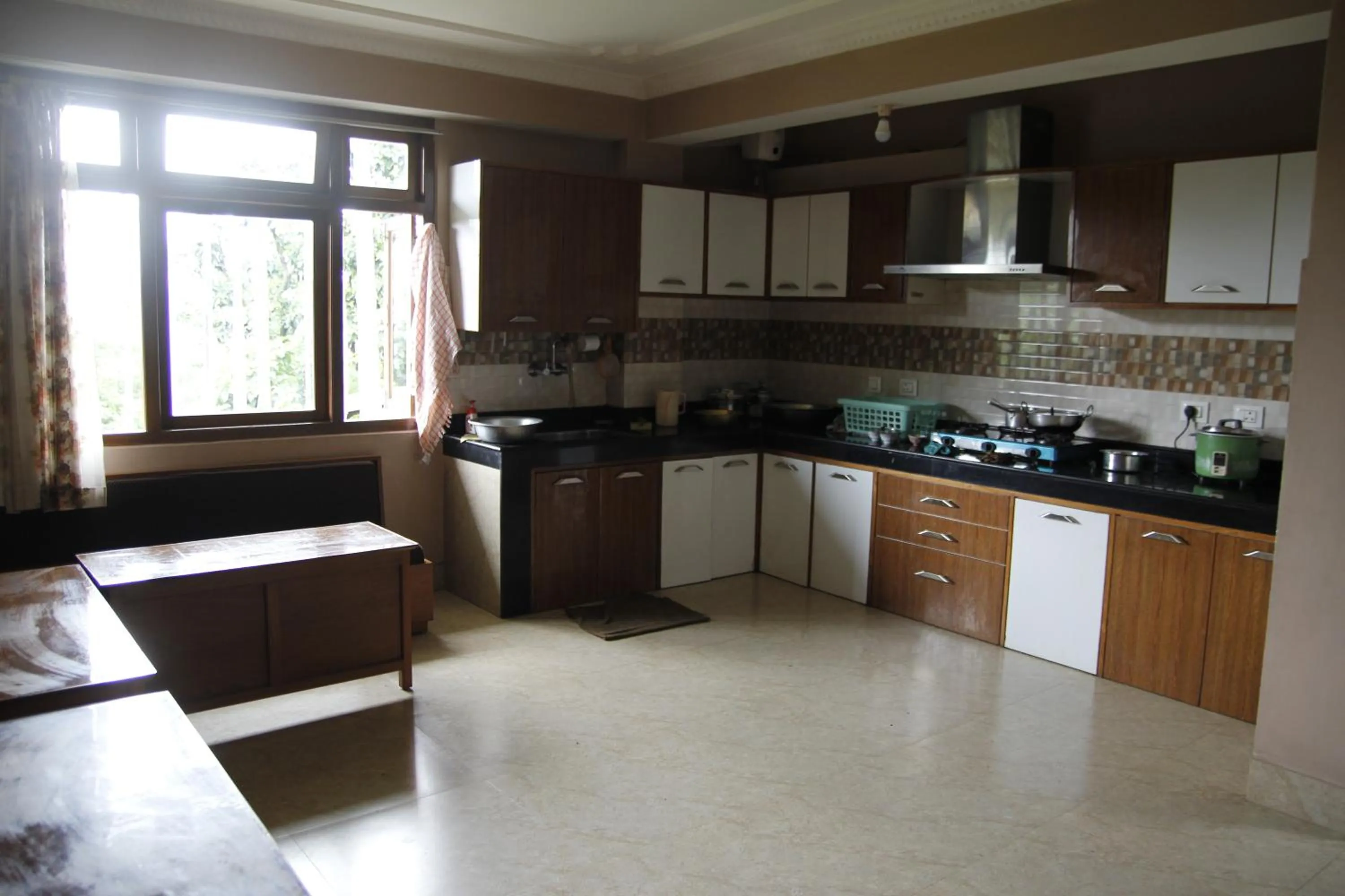 Communal kitchen in Vamoose Gomethang Homestay