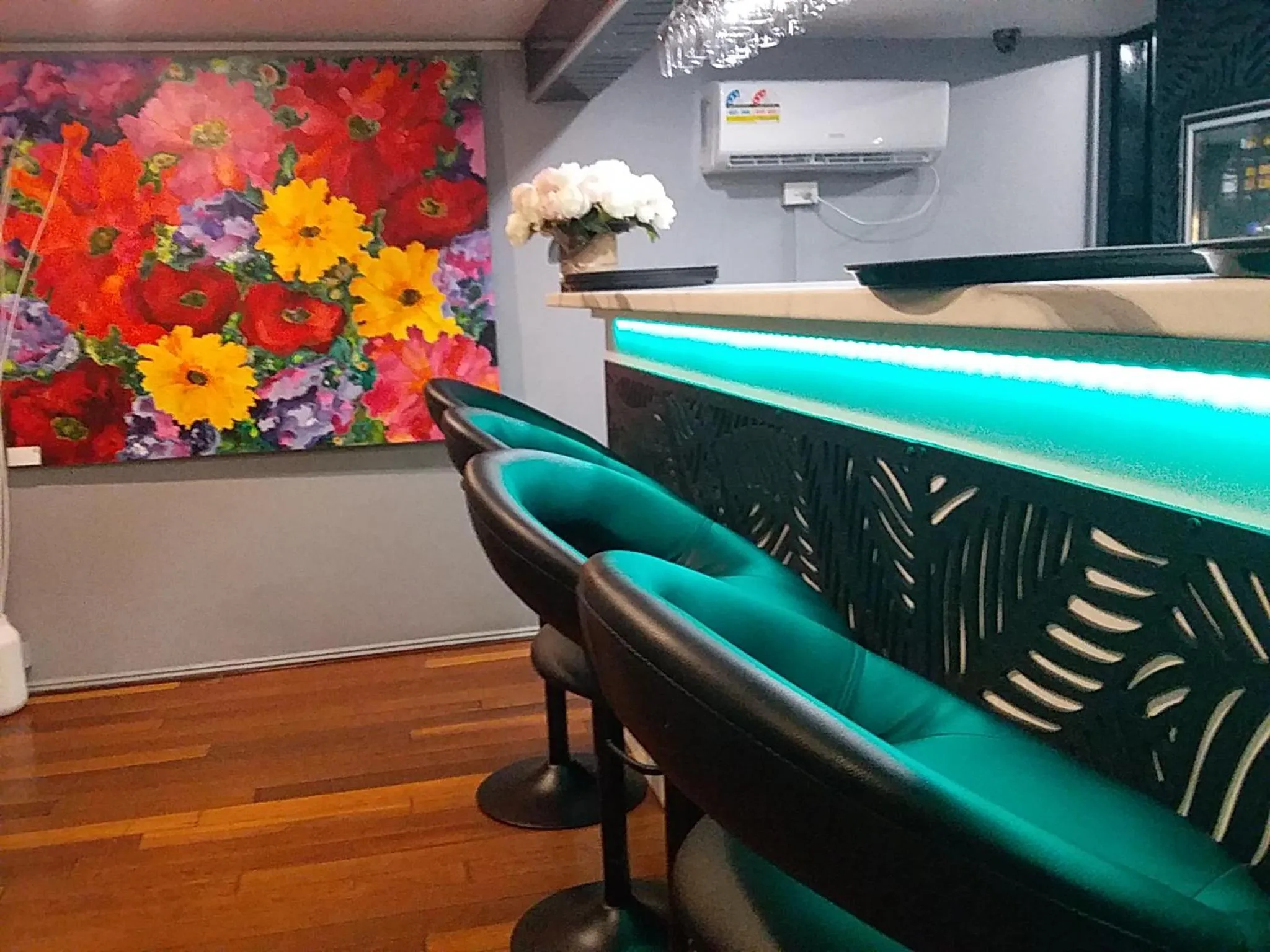 Lounge or bar in Highpoint International Hotel