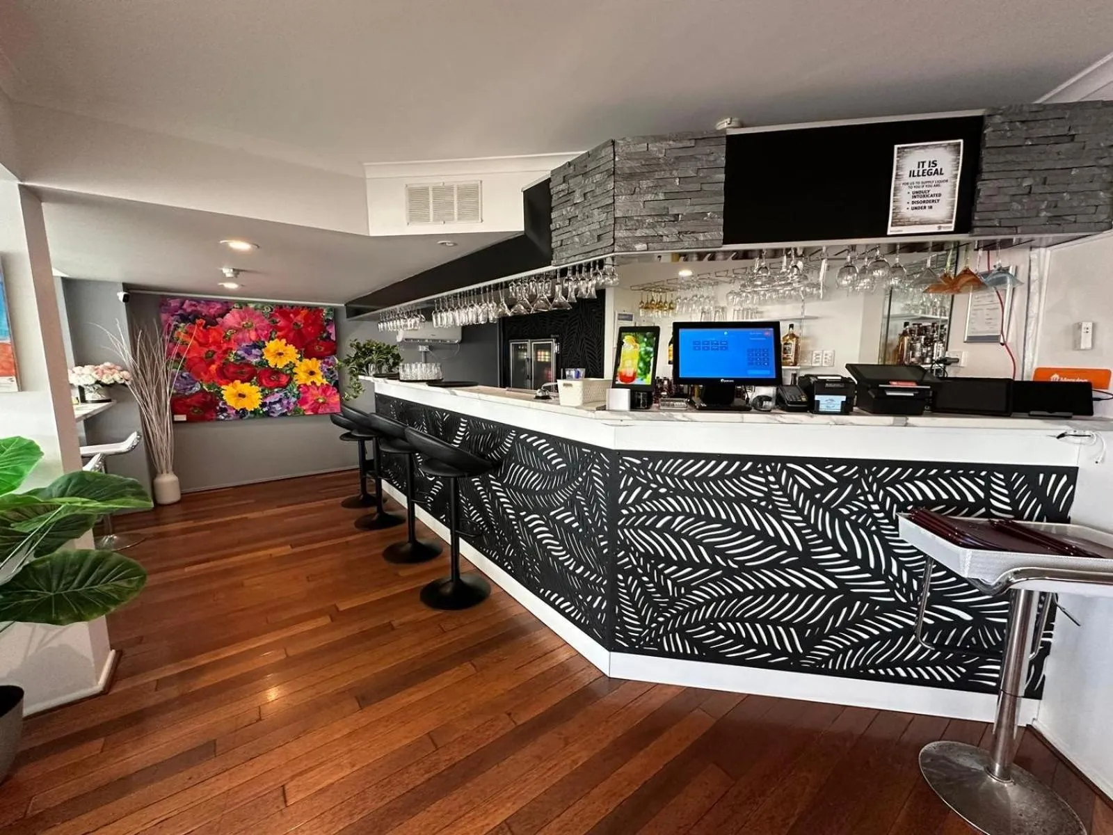 Lounge or bar in Highpoint International Hotel