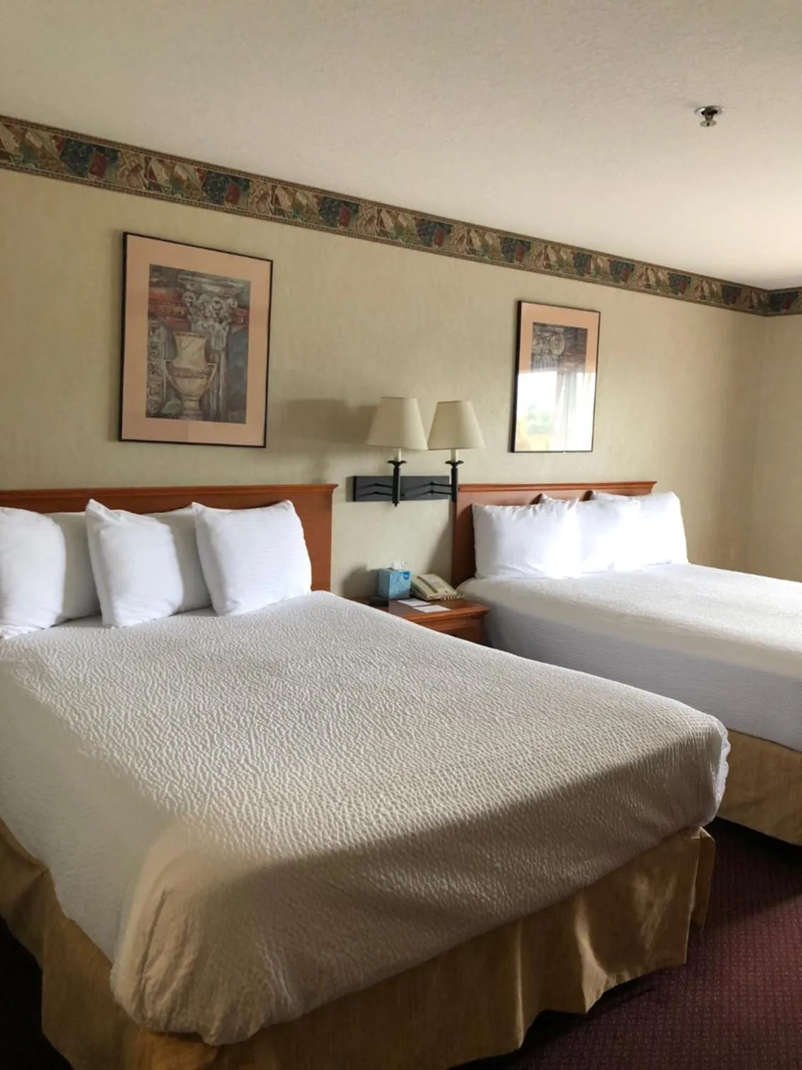Bed in The Ashley Inn of Tillamook
