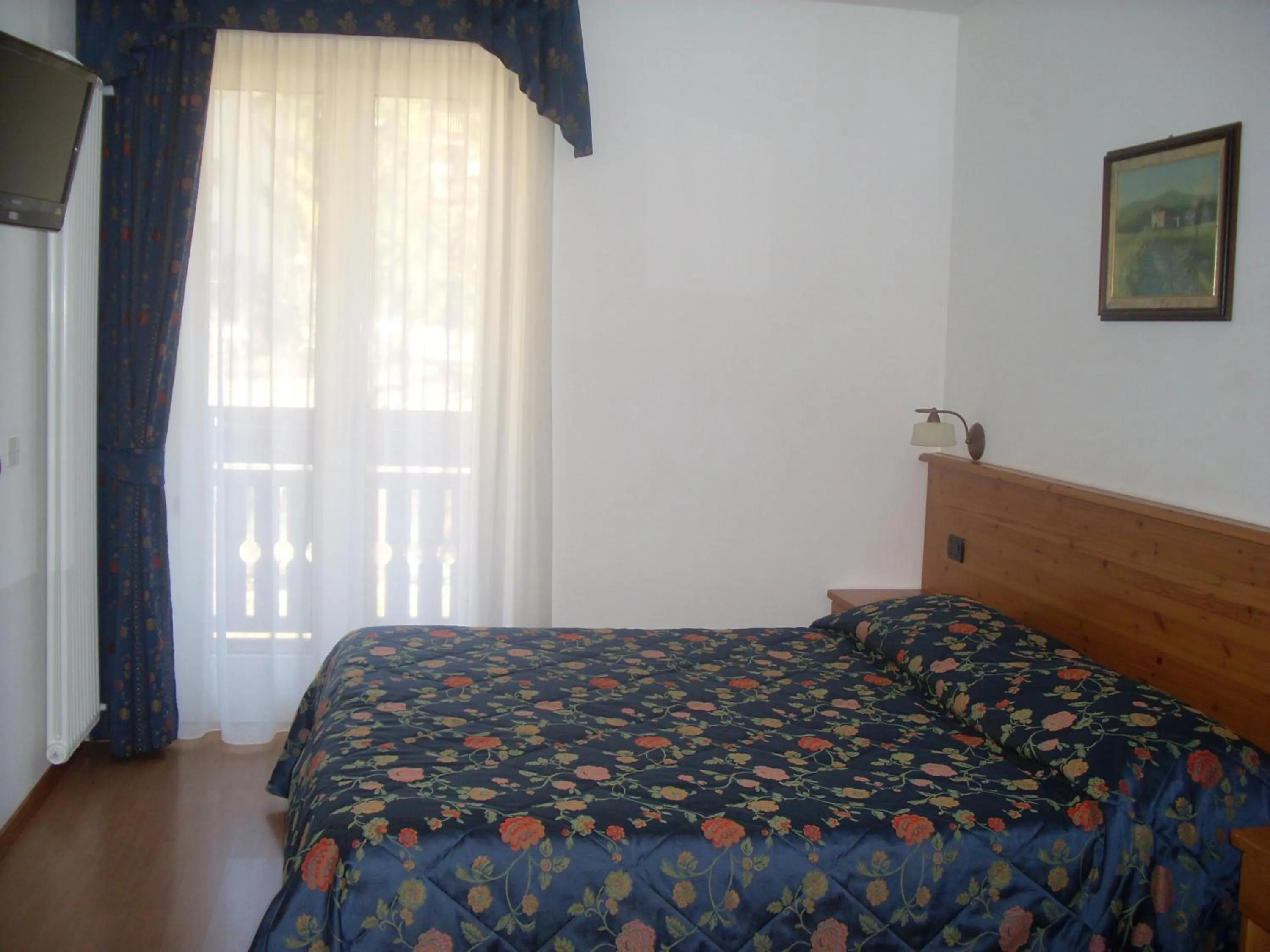 Bed in Garnì Lago Alpino