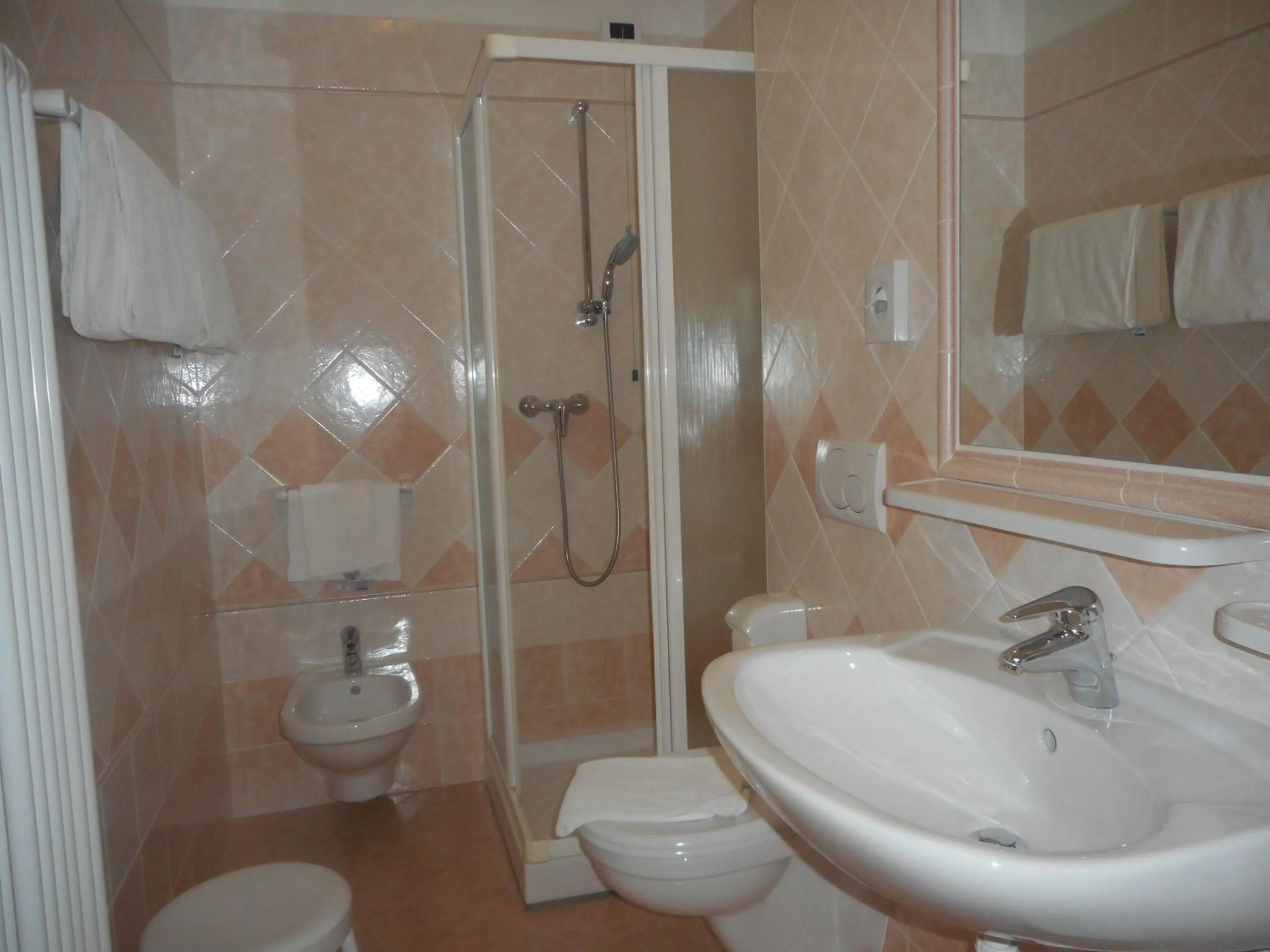 Bathroom in Garnì Lago Alpino