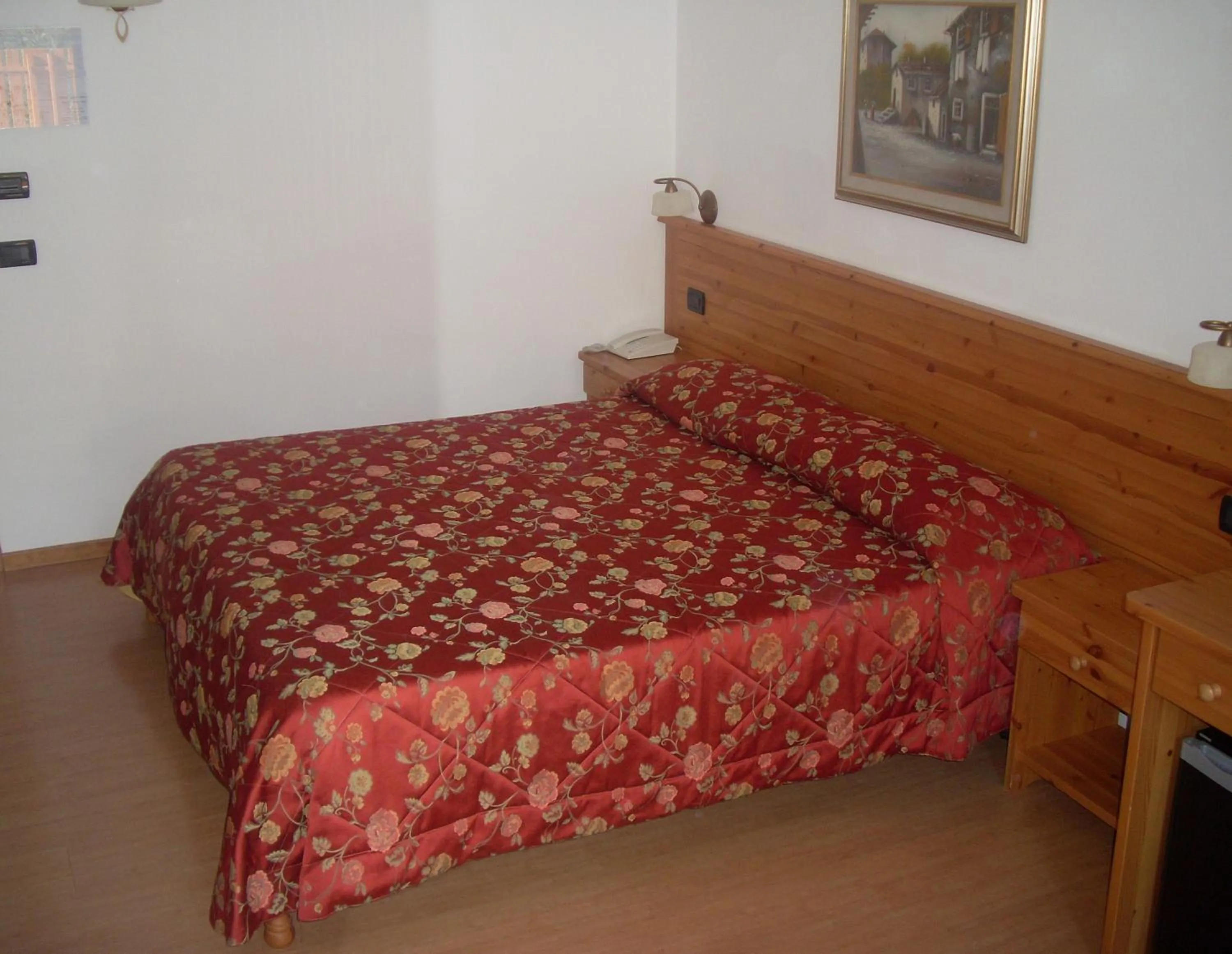 Bed in Garnì Lago Alpino