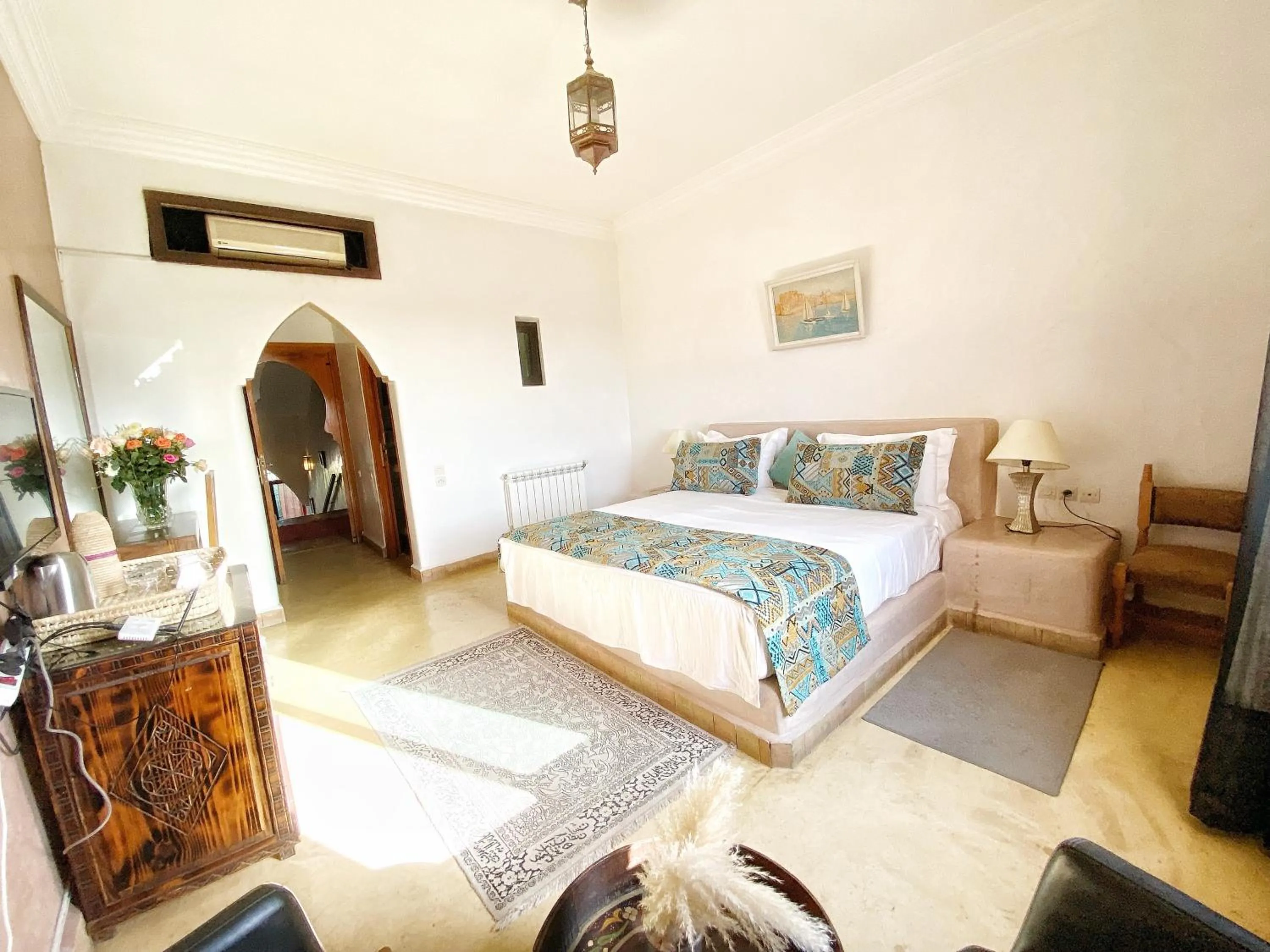 Bed in La Villa Des Golfs & PinkCactus