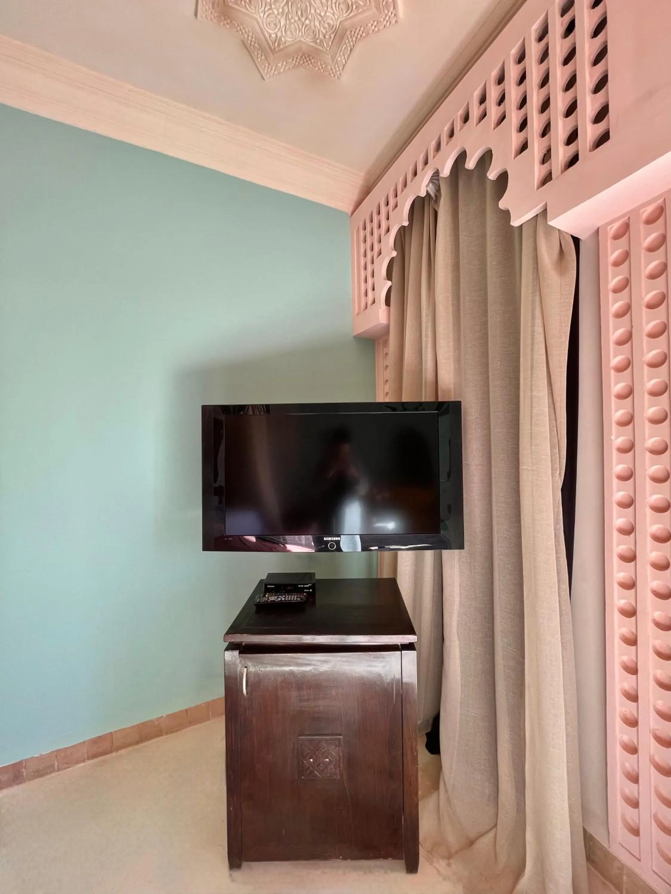 TV and multimedia in La Villa Des Golfs & PinkCactus