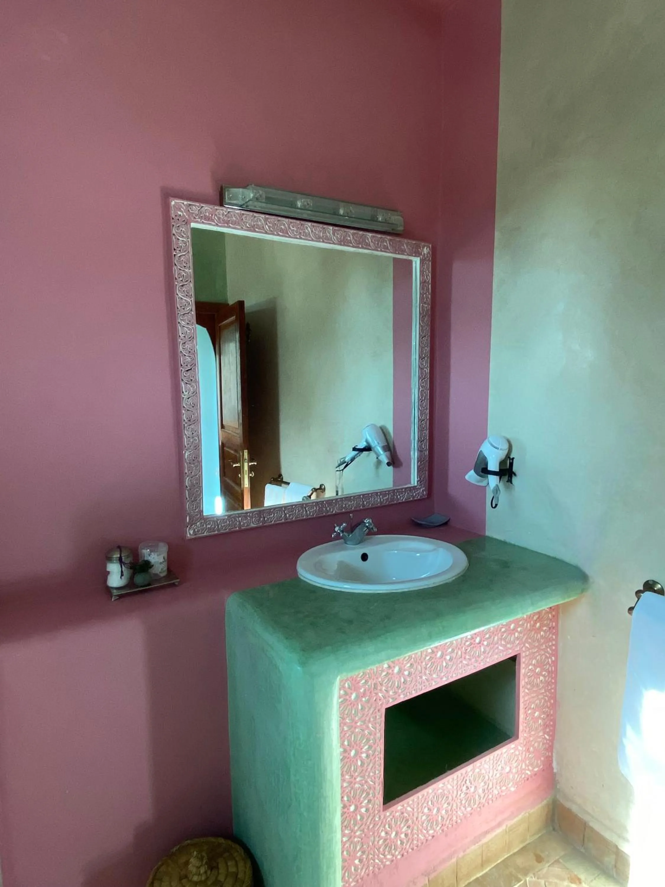 Toilet in La Villa Des Golfs & PinkCactus