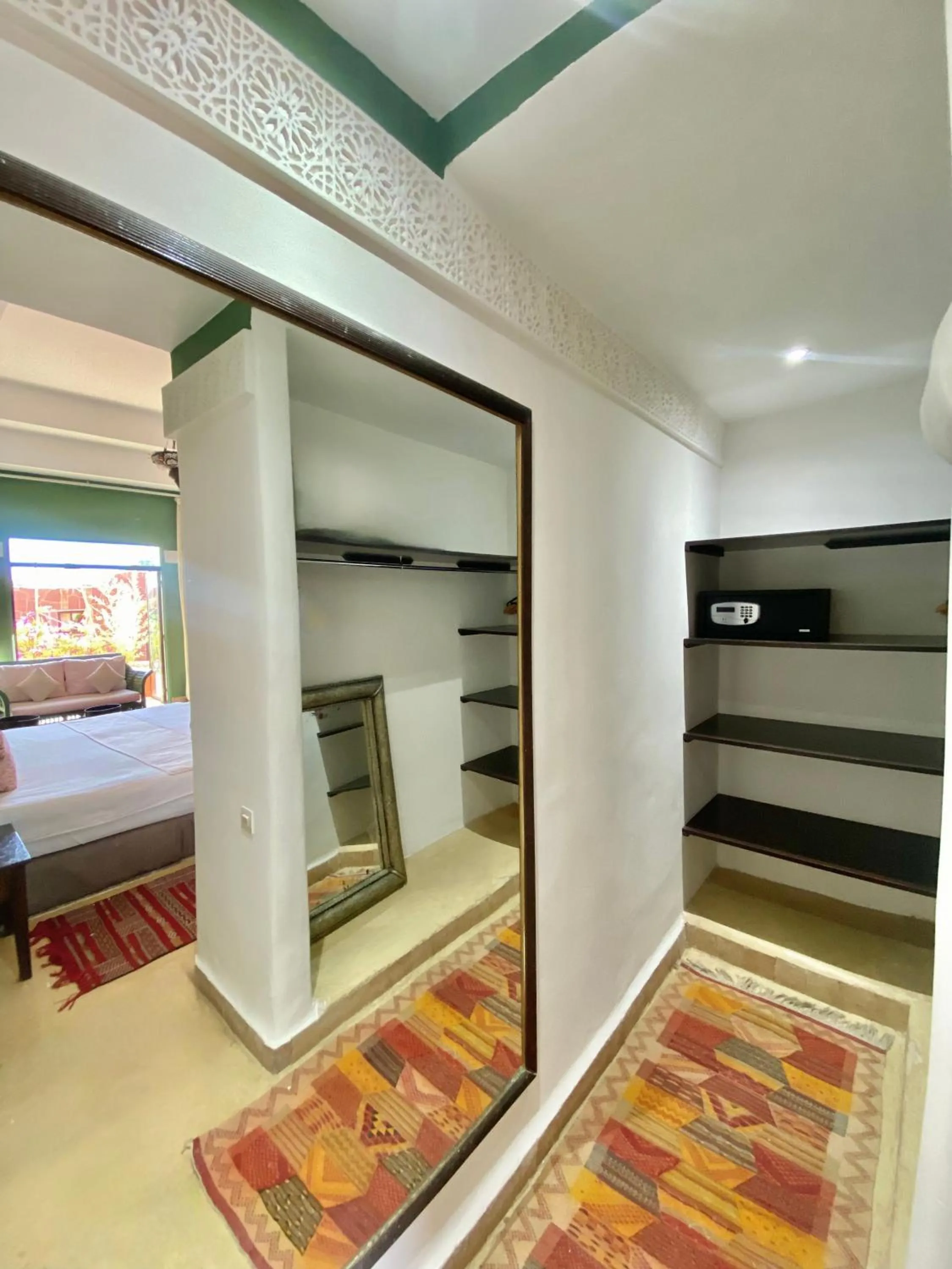 wardrobe, Bed in La Villa Des Golfs & PinkCactus