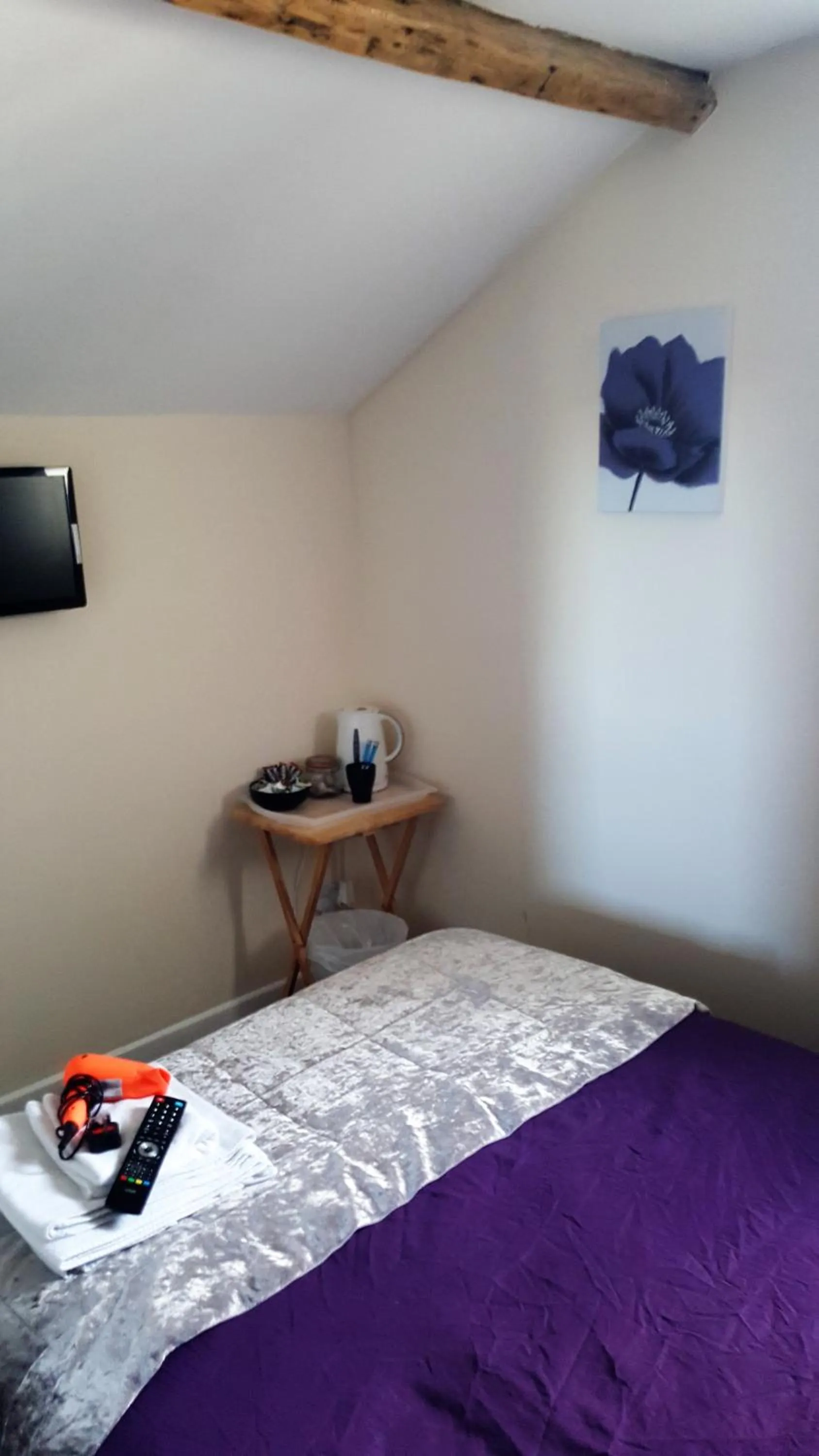 Bed in Hathway House Accommodation