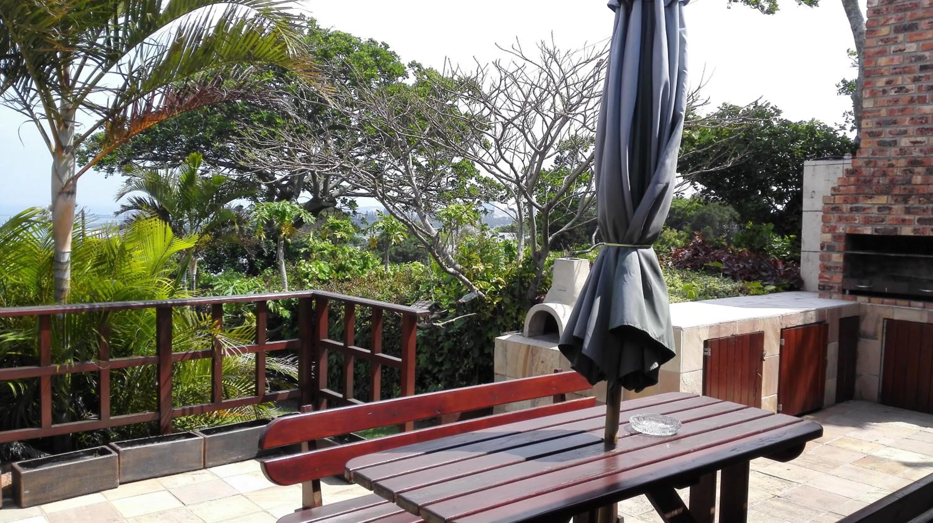 Patio in Hoylake Inn