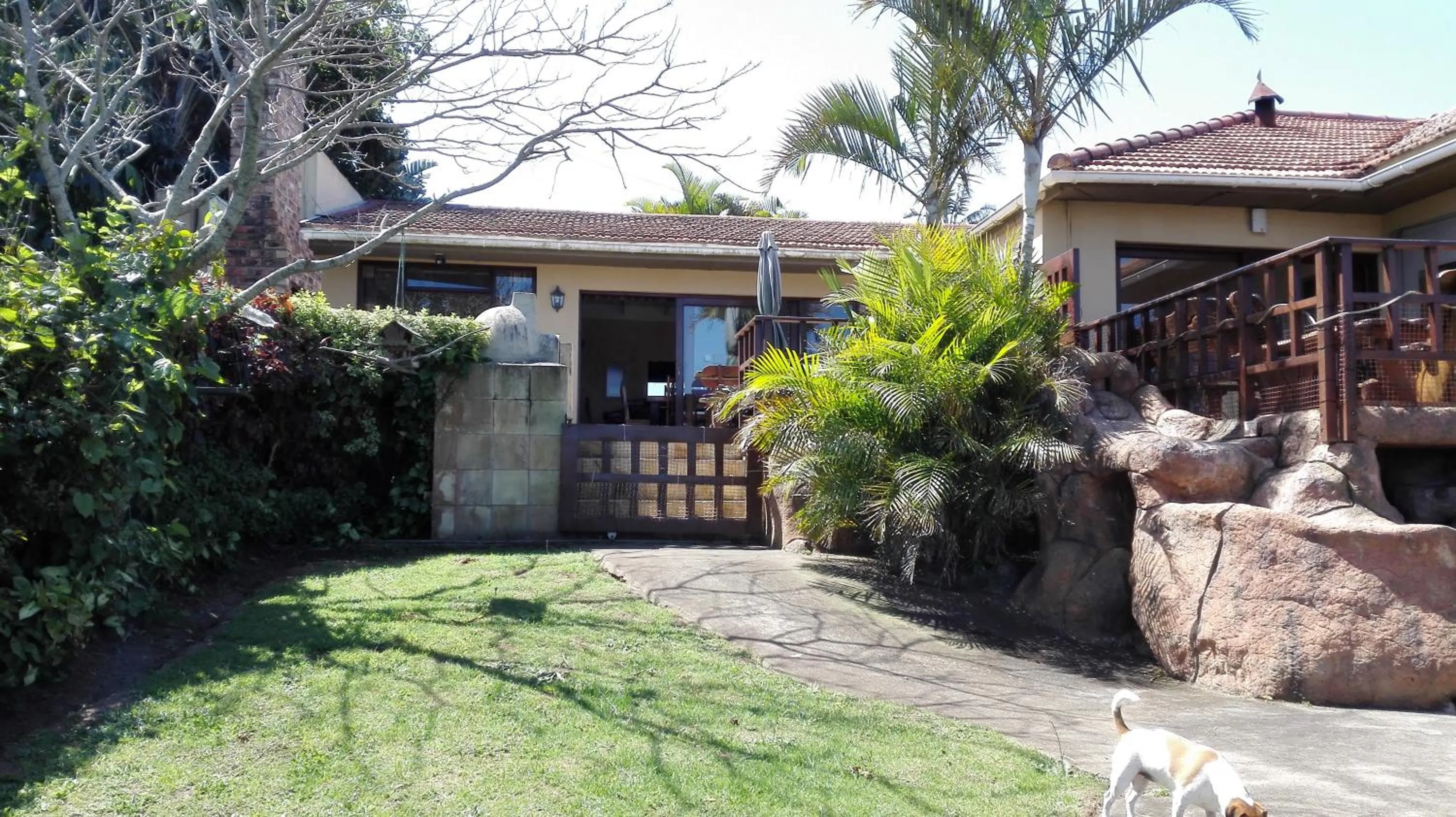 Patio in Hoylake Inn