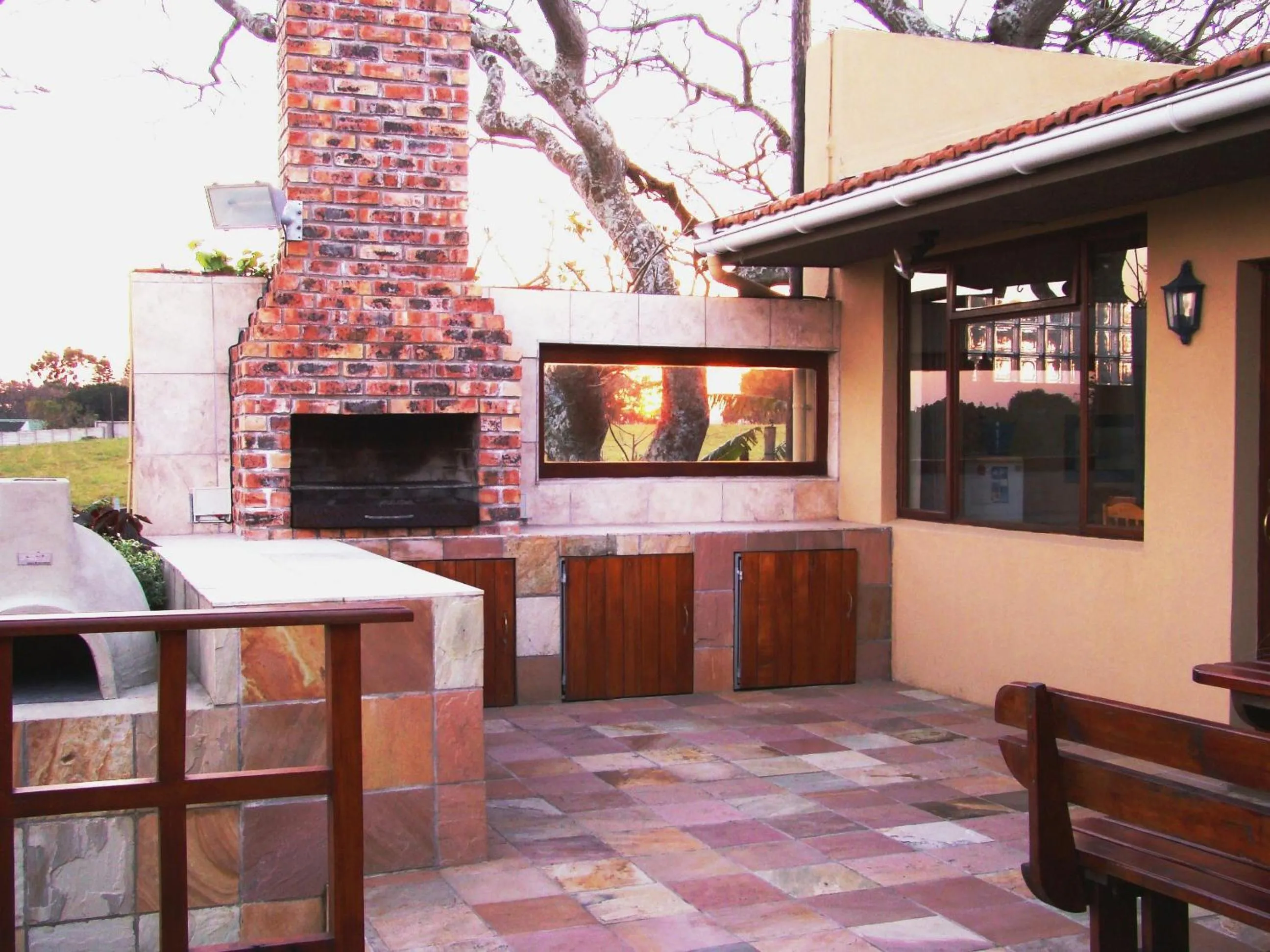 Patio in Hoylake Inn
