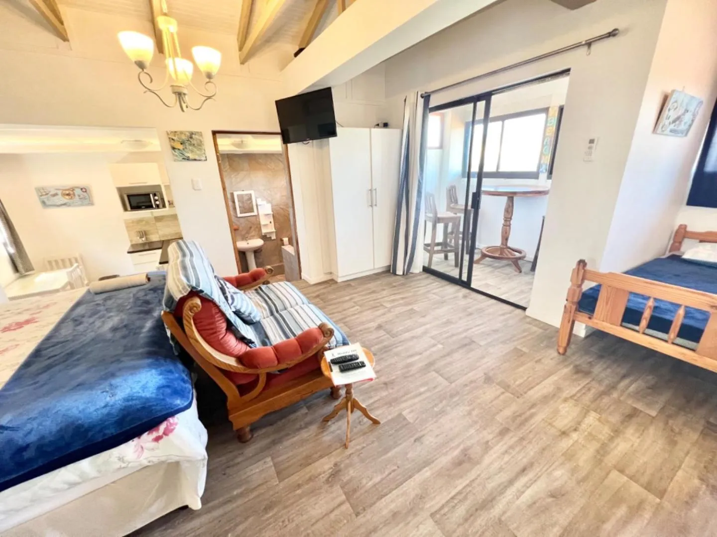 TV and multimedia, Bed in Hoylake Inn