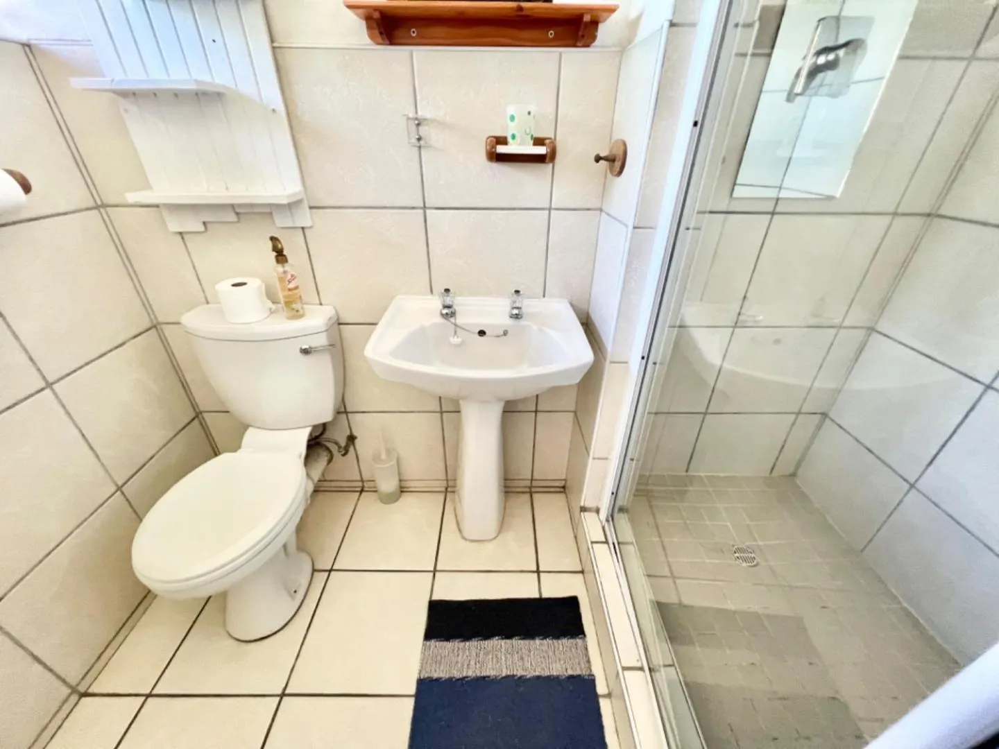 Bathroom in Hoylake Inn