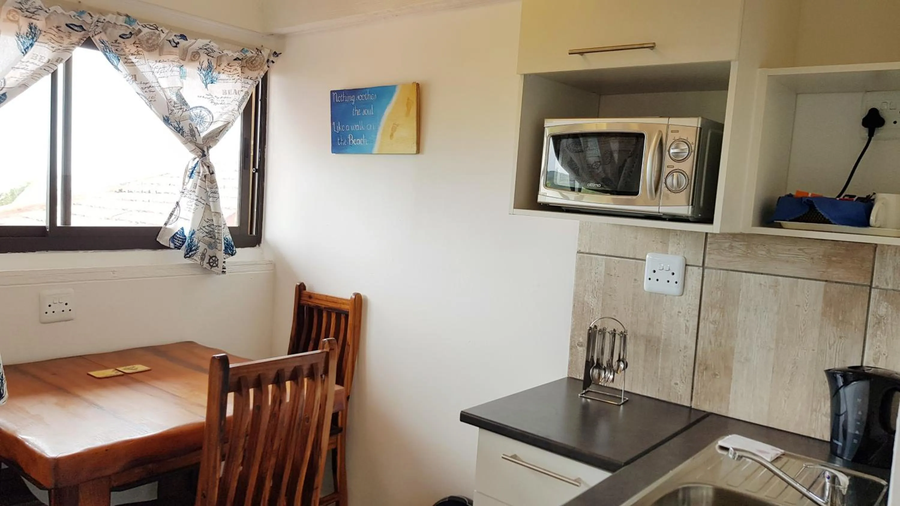 Kitchen or kitchenette in Hoylake Inn