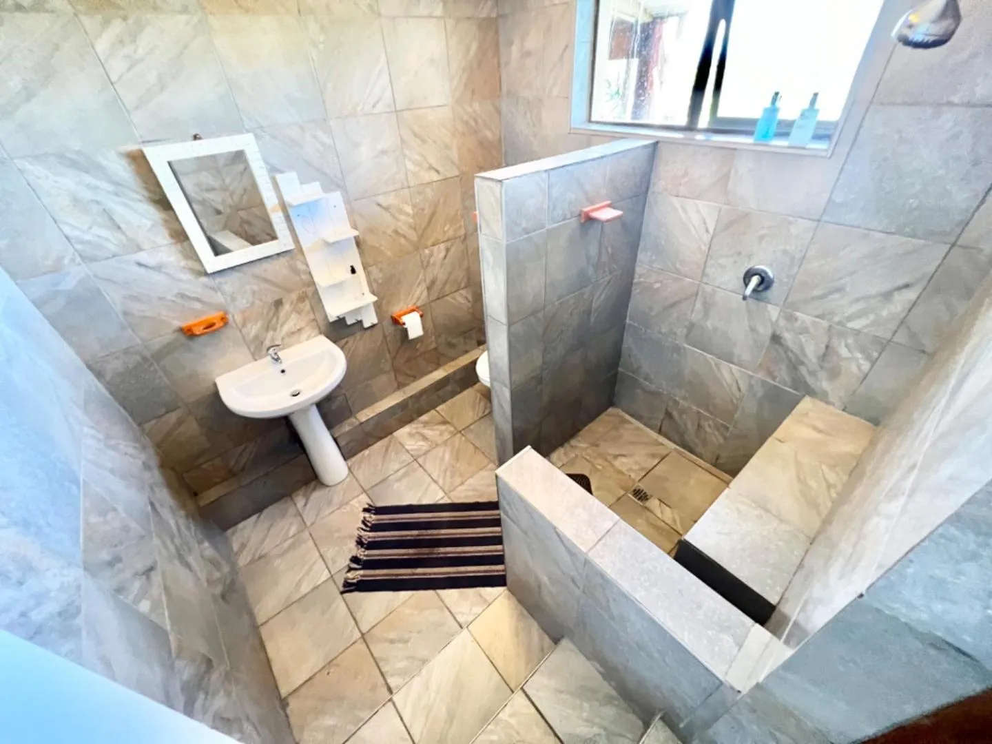 Bathroom in Hoylake Inn