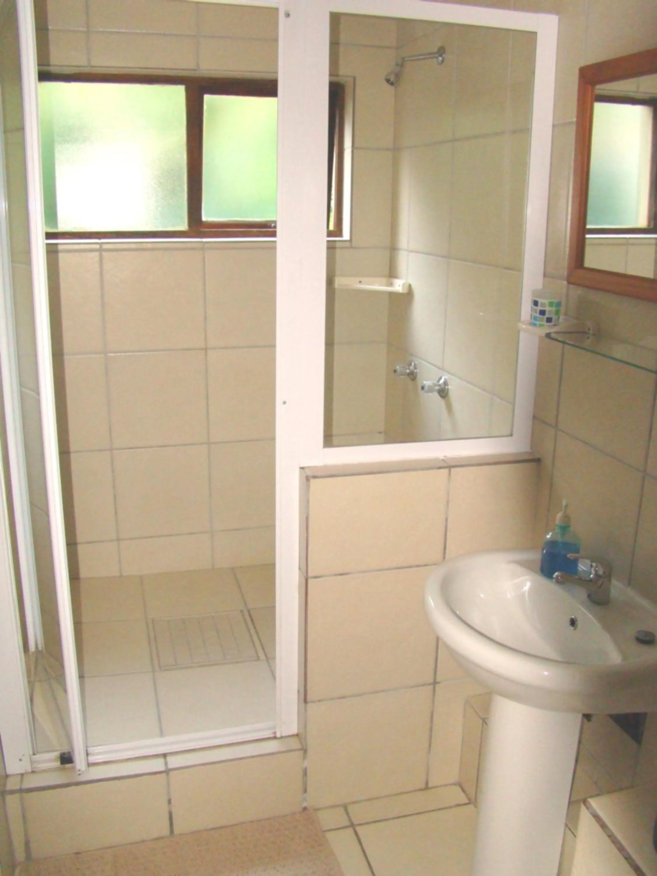 Bathroom in Hoylake Inn