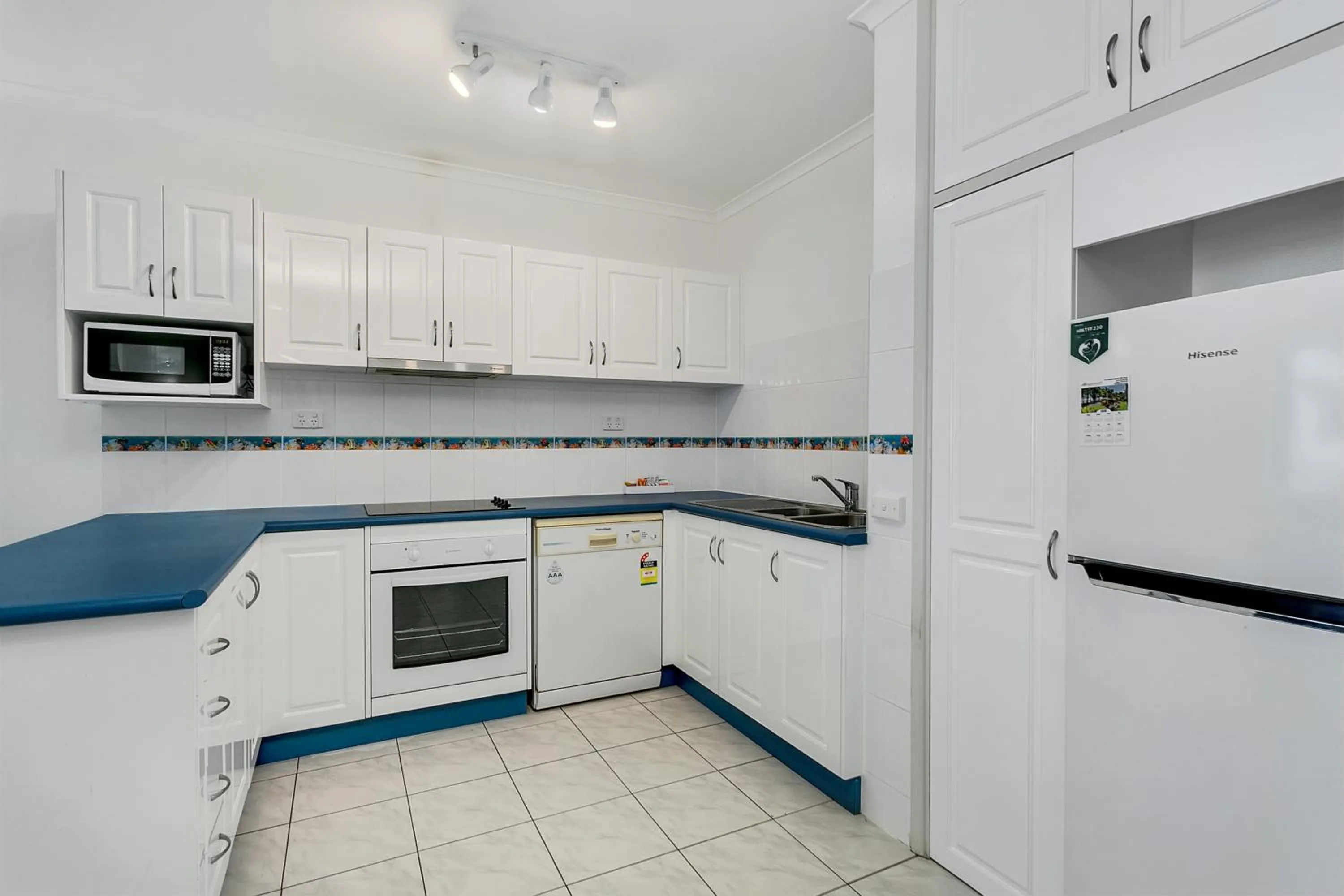 Kitchen or kitchenette in Agincourt Beachfront Apartments