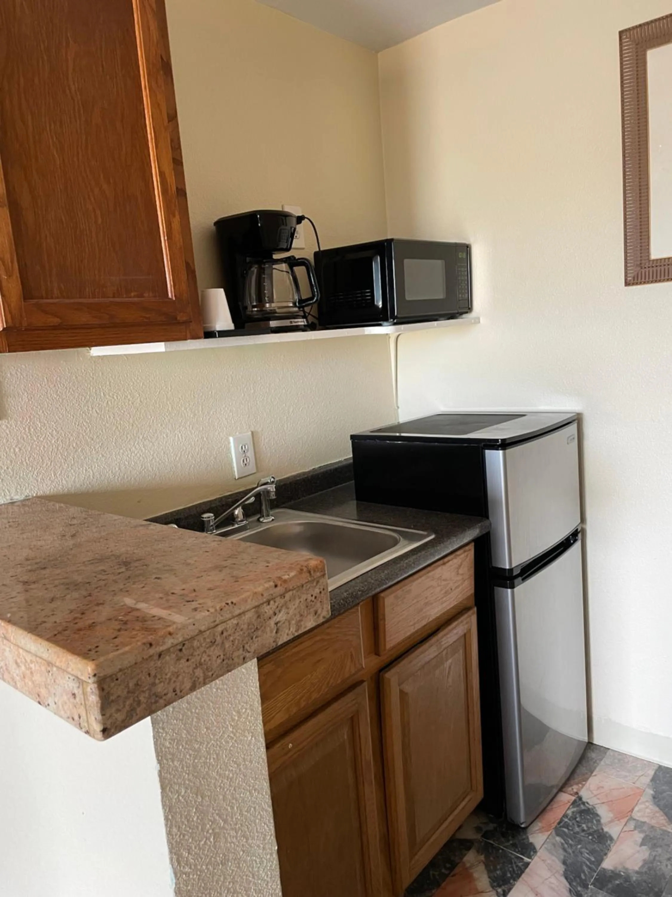 Coffee/tea facilities in Southwind Inn